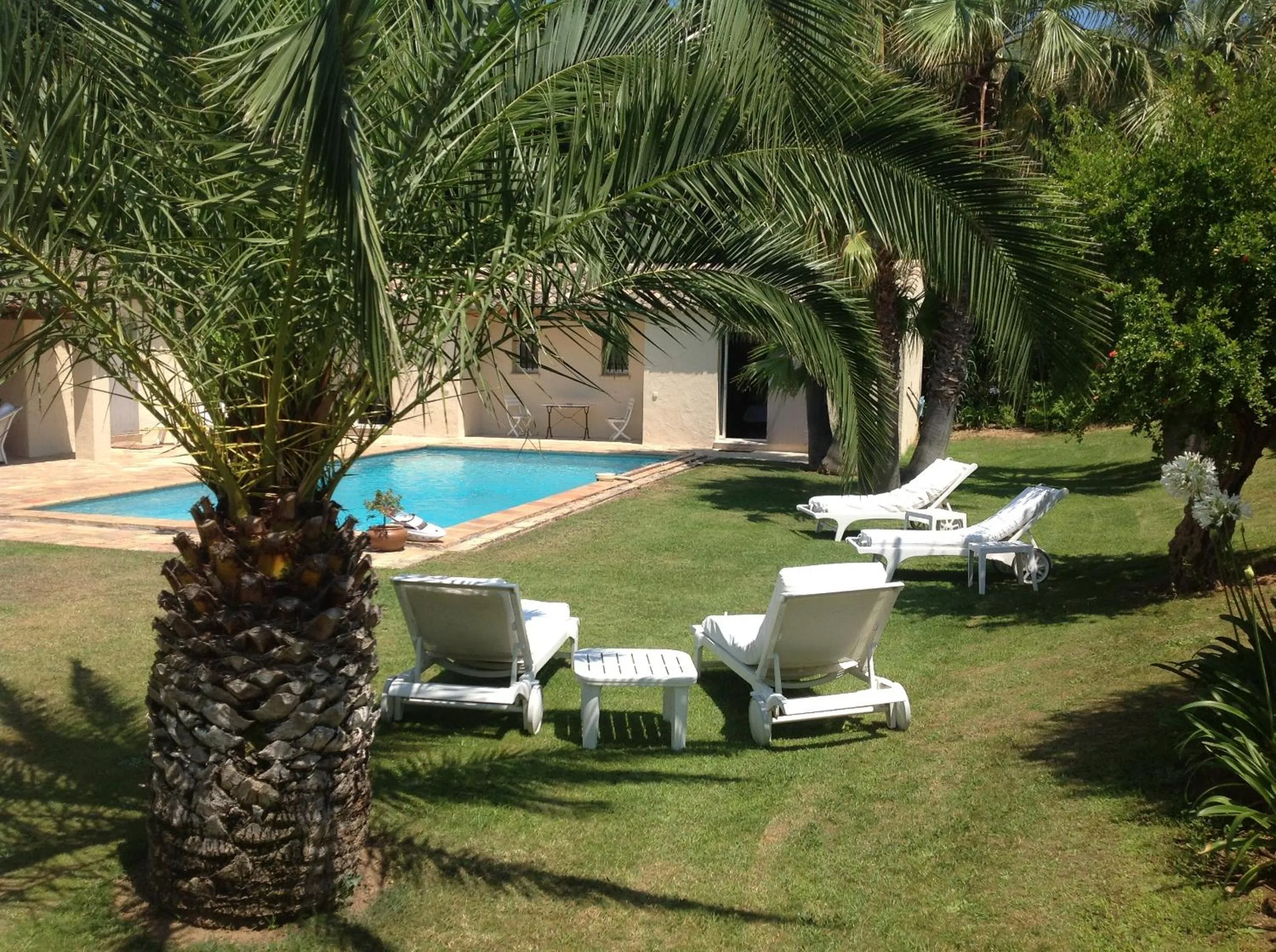 Property building in Villa Made