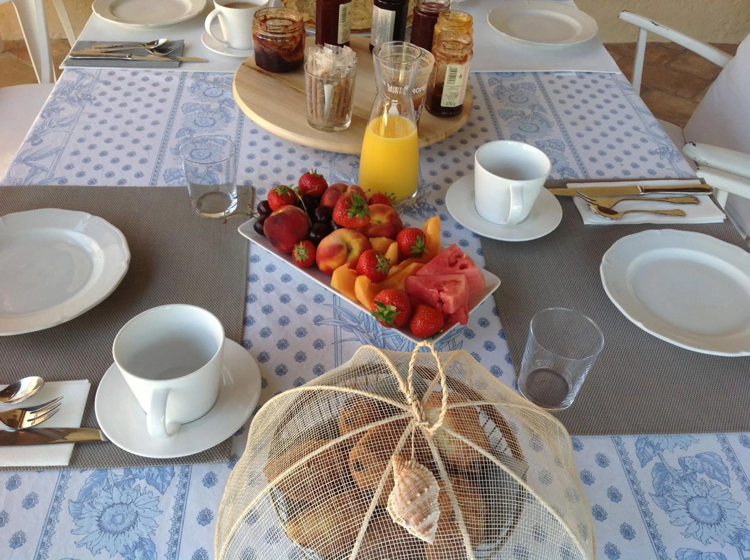 Food and drinks in Villa Made