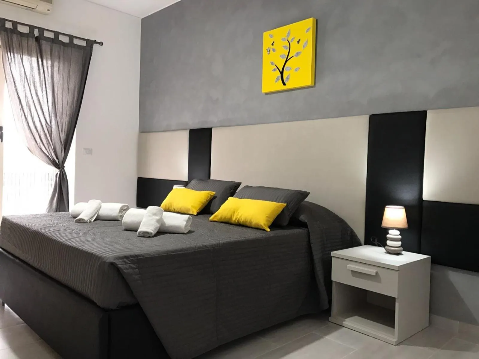 Photo of the whole room, Bed in Dunant House