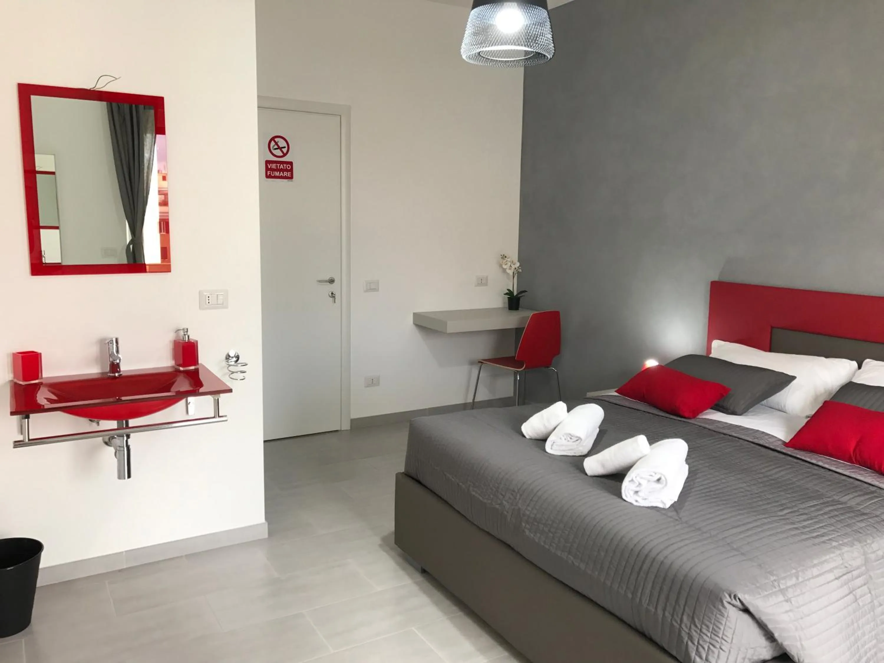 Photo of the whole room, Bed in Dunant House