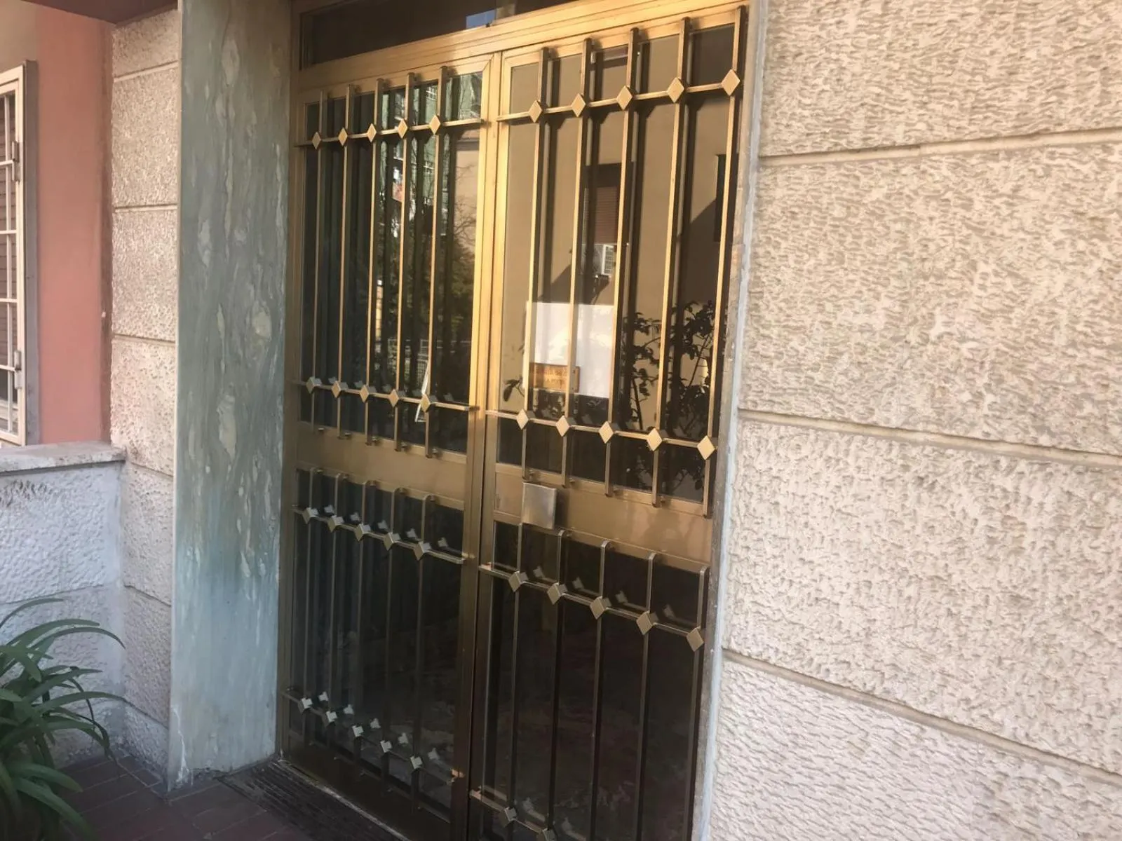 Facade/entrance in Dunant House