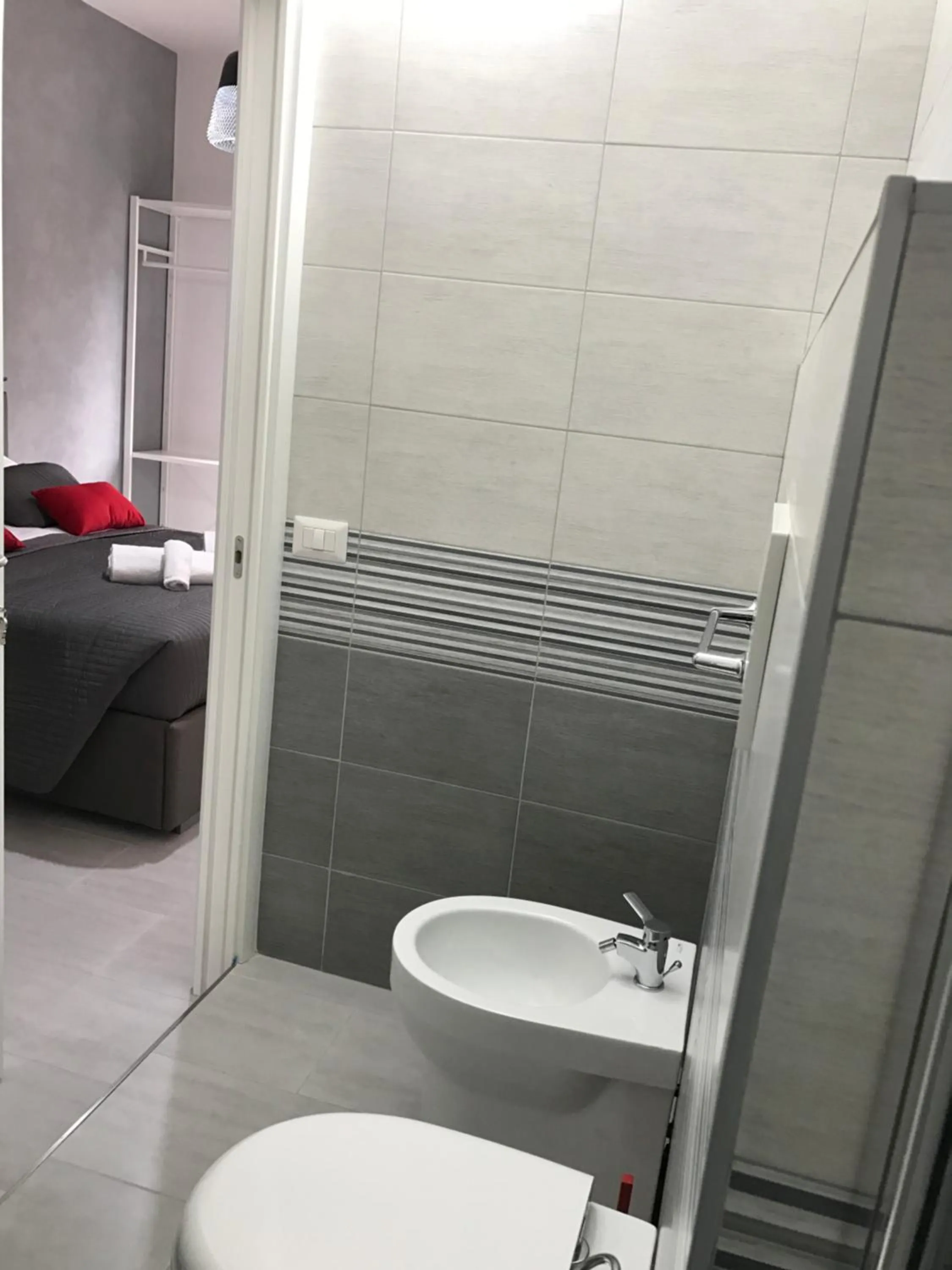 Photo of the whole room in Dunant House