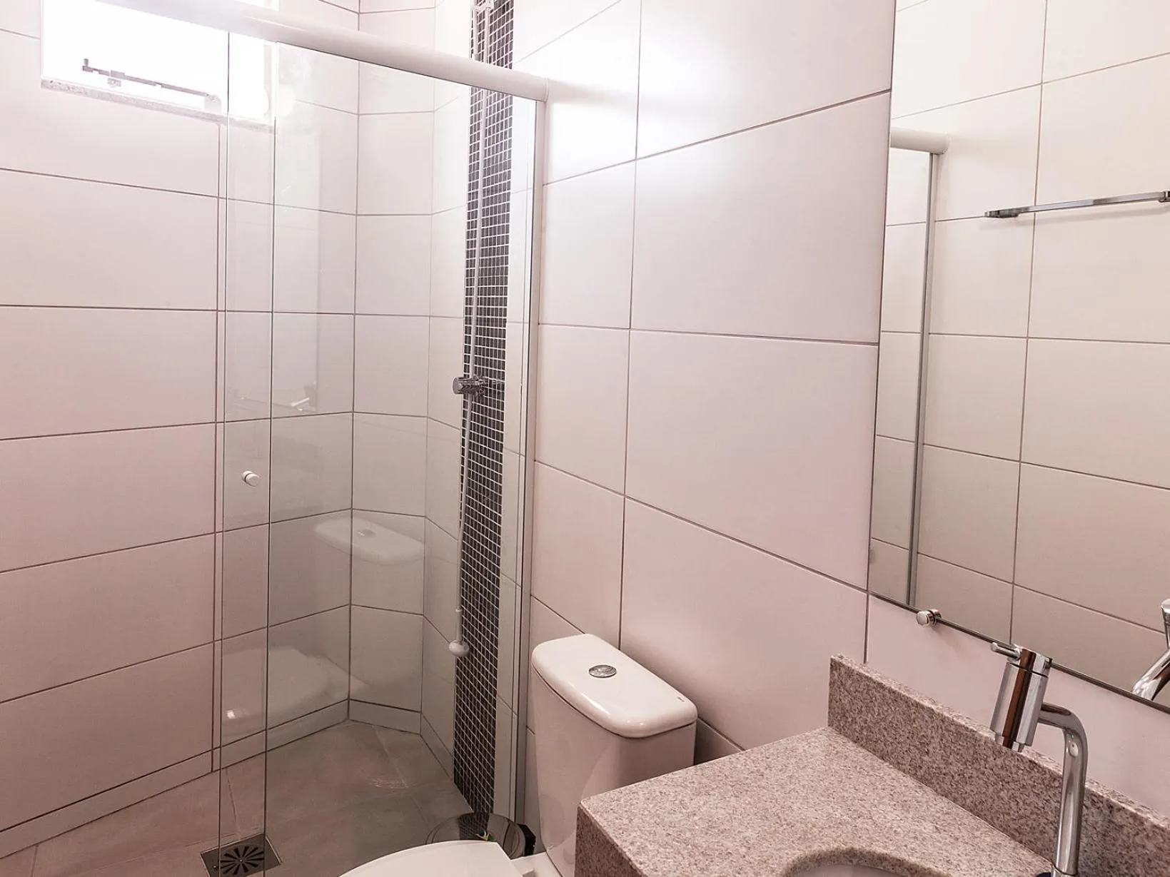 Shower in The Bridge Hostel Florianópolis