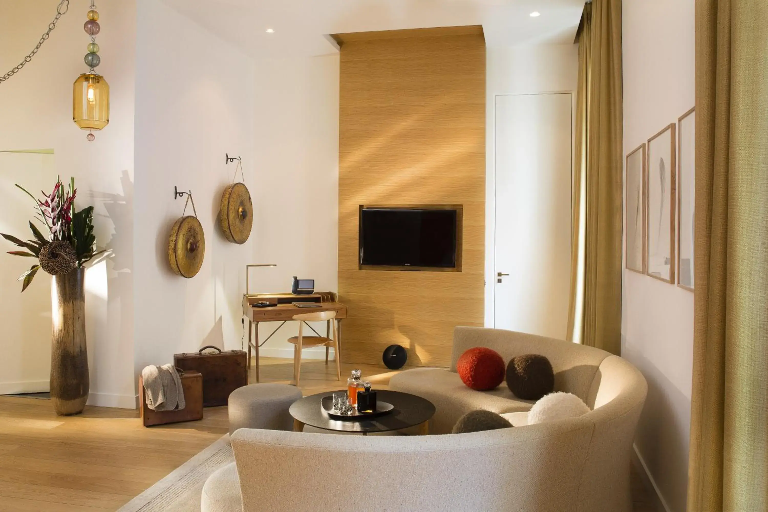 Prestige Suite in Hotel Marignan Champs-Elysées Prestige Suite in Hotel Marignan Champs-Elysées