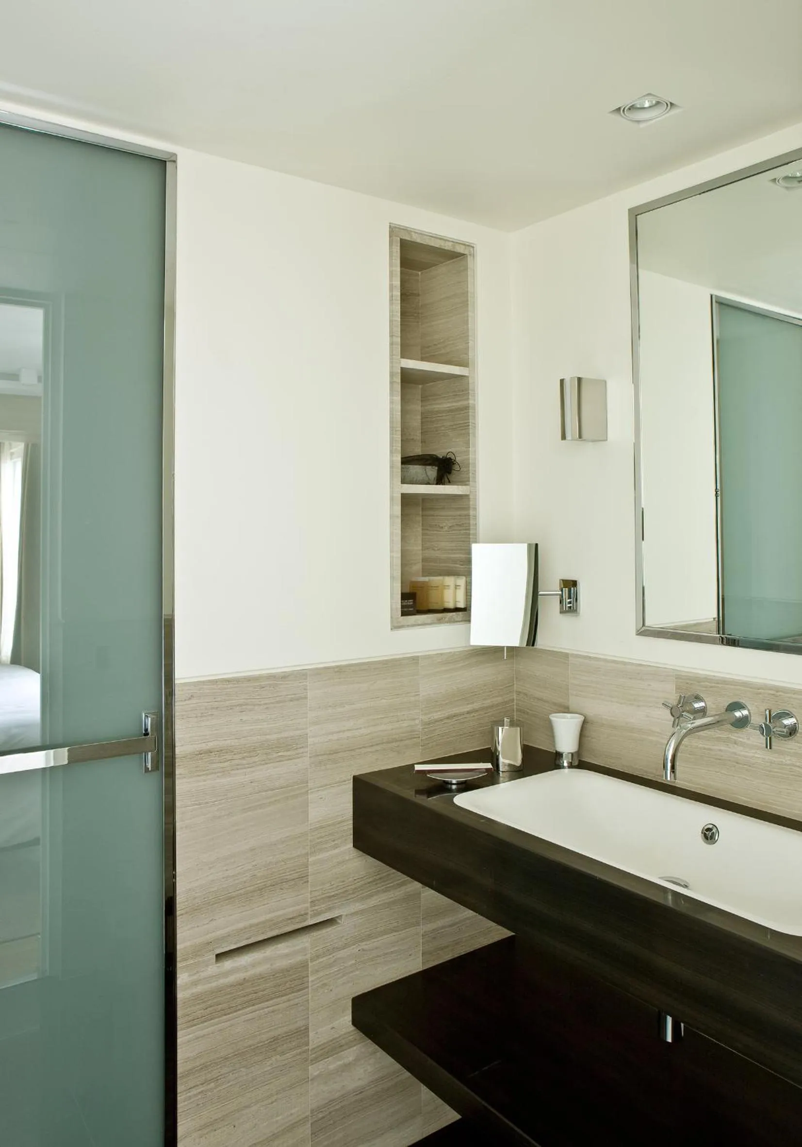 Bathroom in Hotel Marignan Champs-Elysées