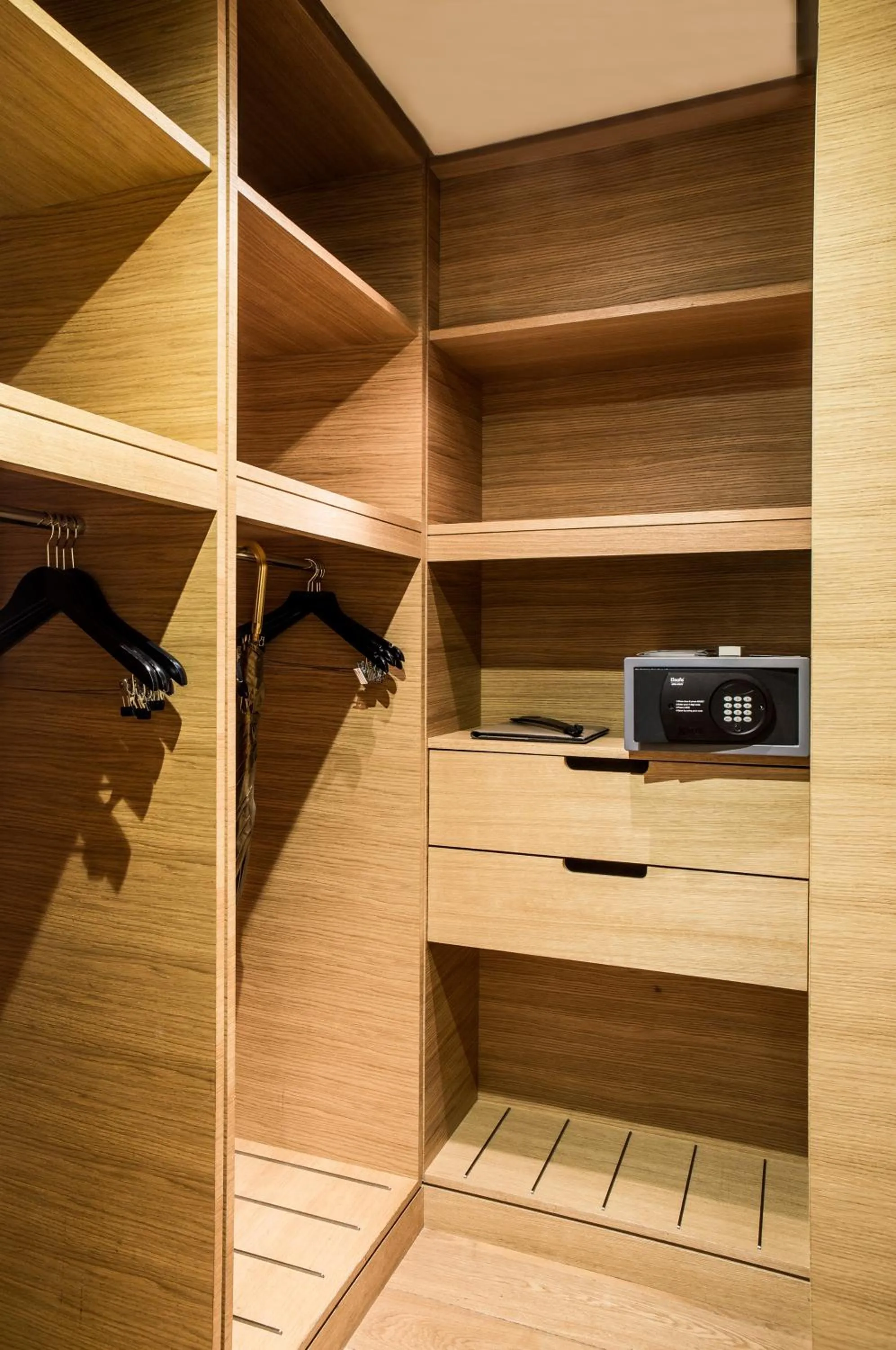 wardrobe in Hotel Marignan Champs-Elysées