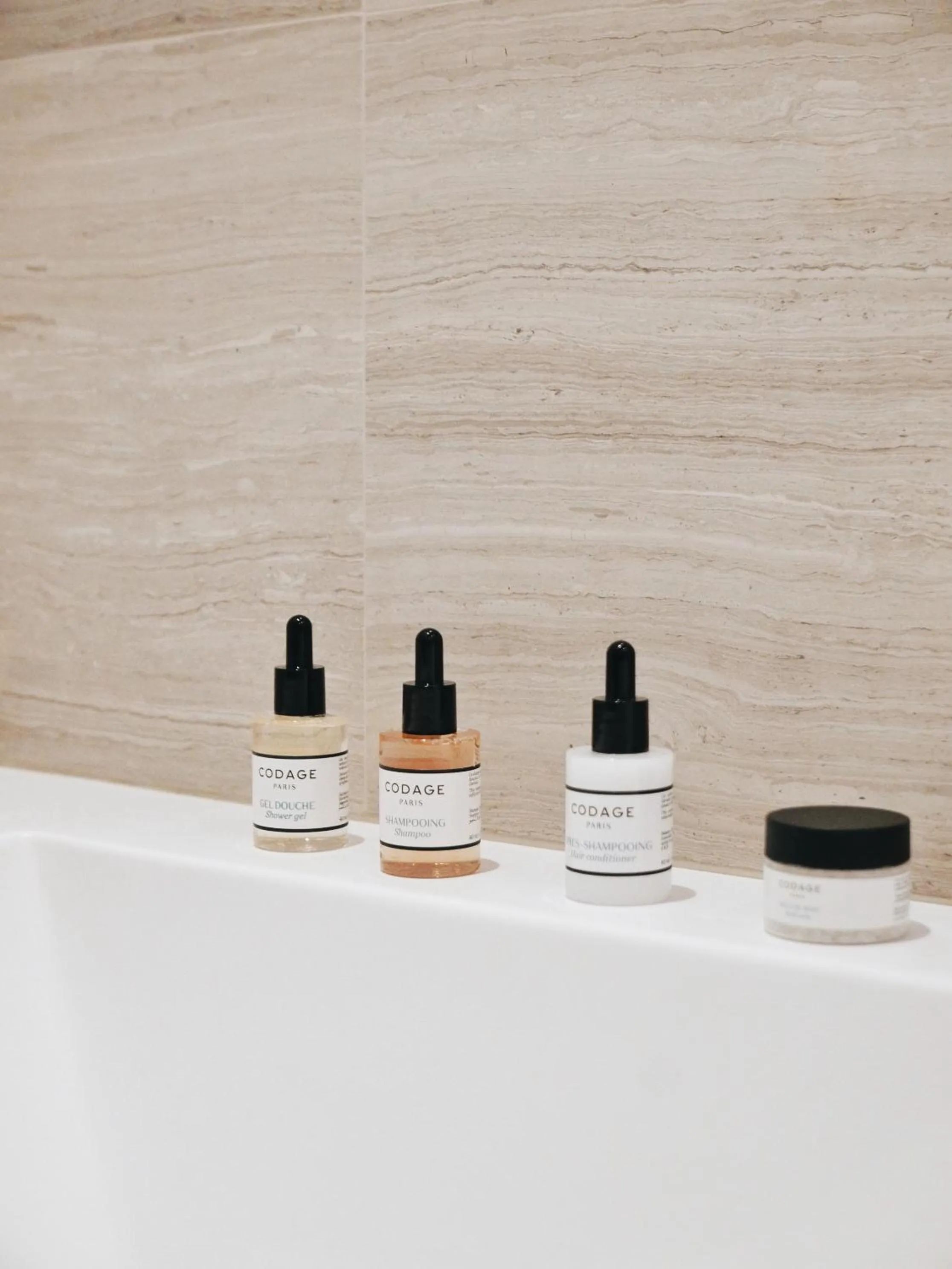 Bathroom in Hotel Marignan Champs-Elysées