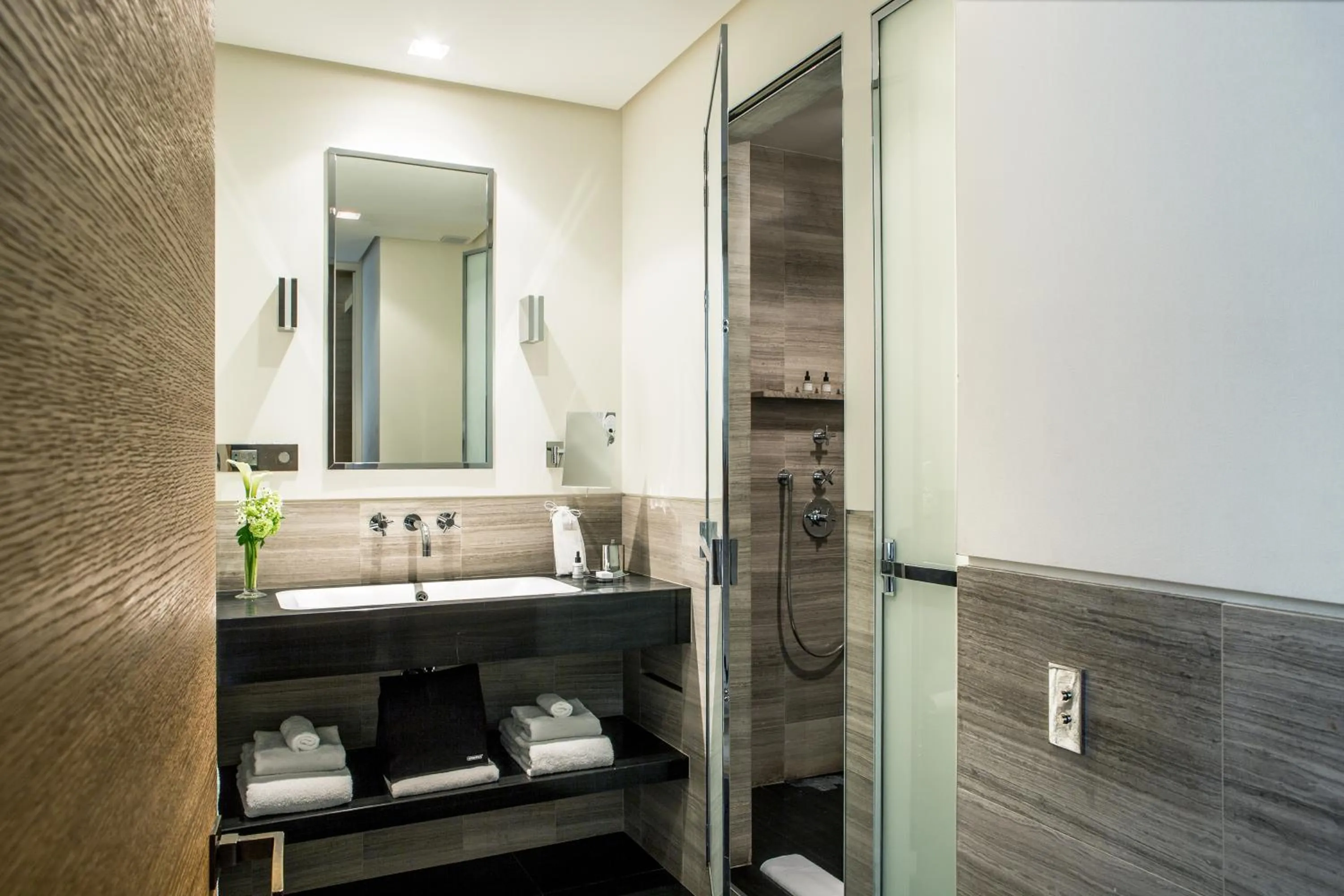 Bathroom in Hotel Marignan Champs-Elysées