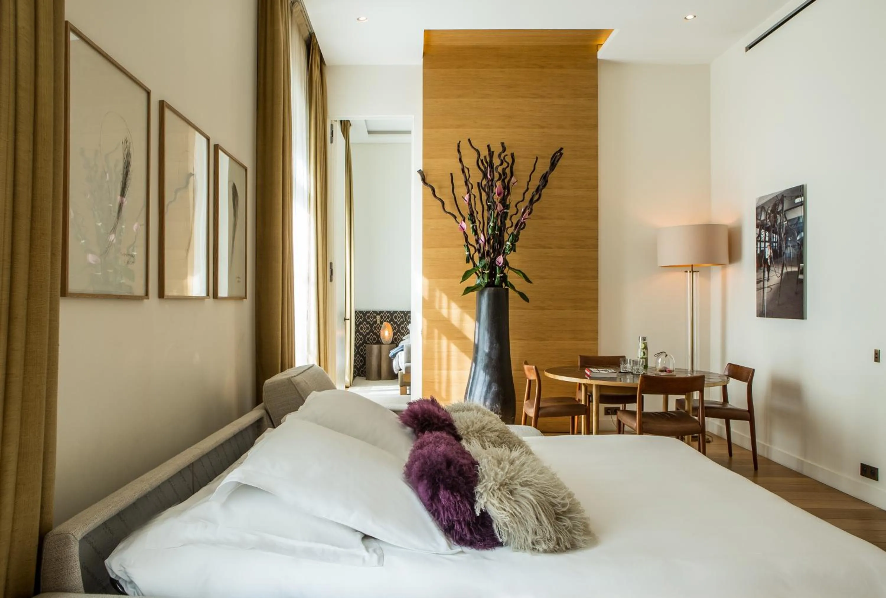 Bed in Hotel Marignan Champs-Elysées