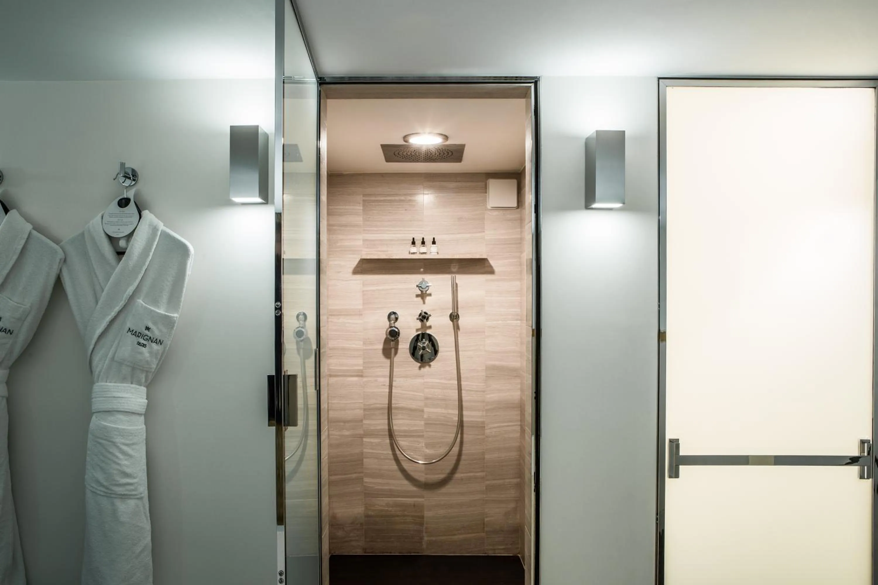 Shower in Hotel Marignan Champs-Elysées