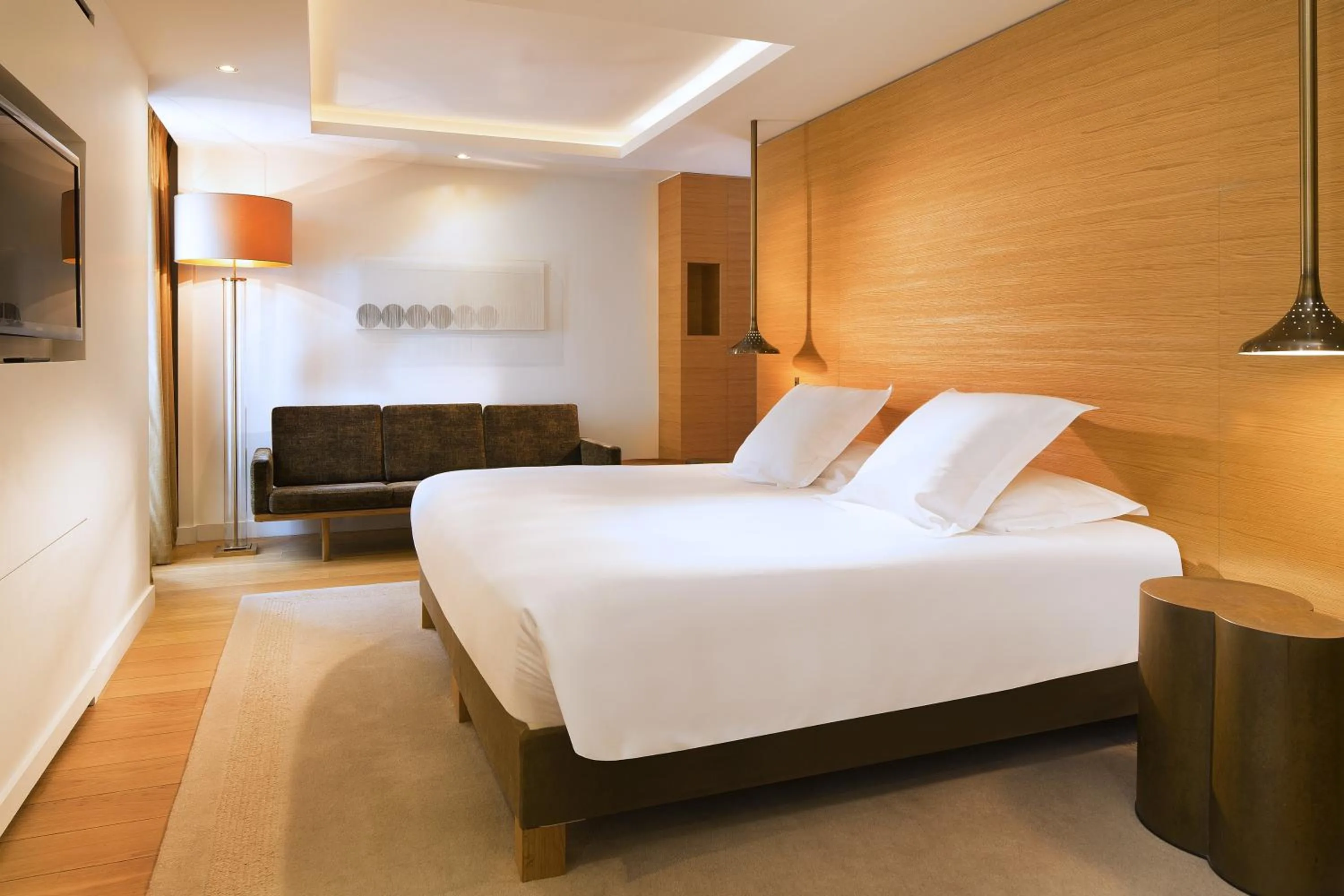 Bed in Hotel Marignan Champs-Elysées