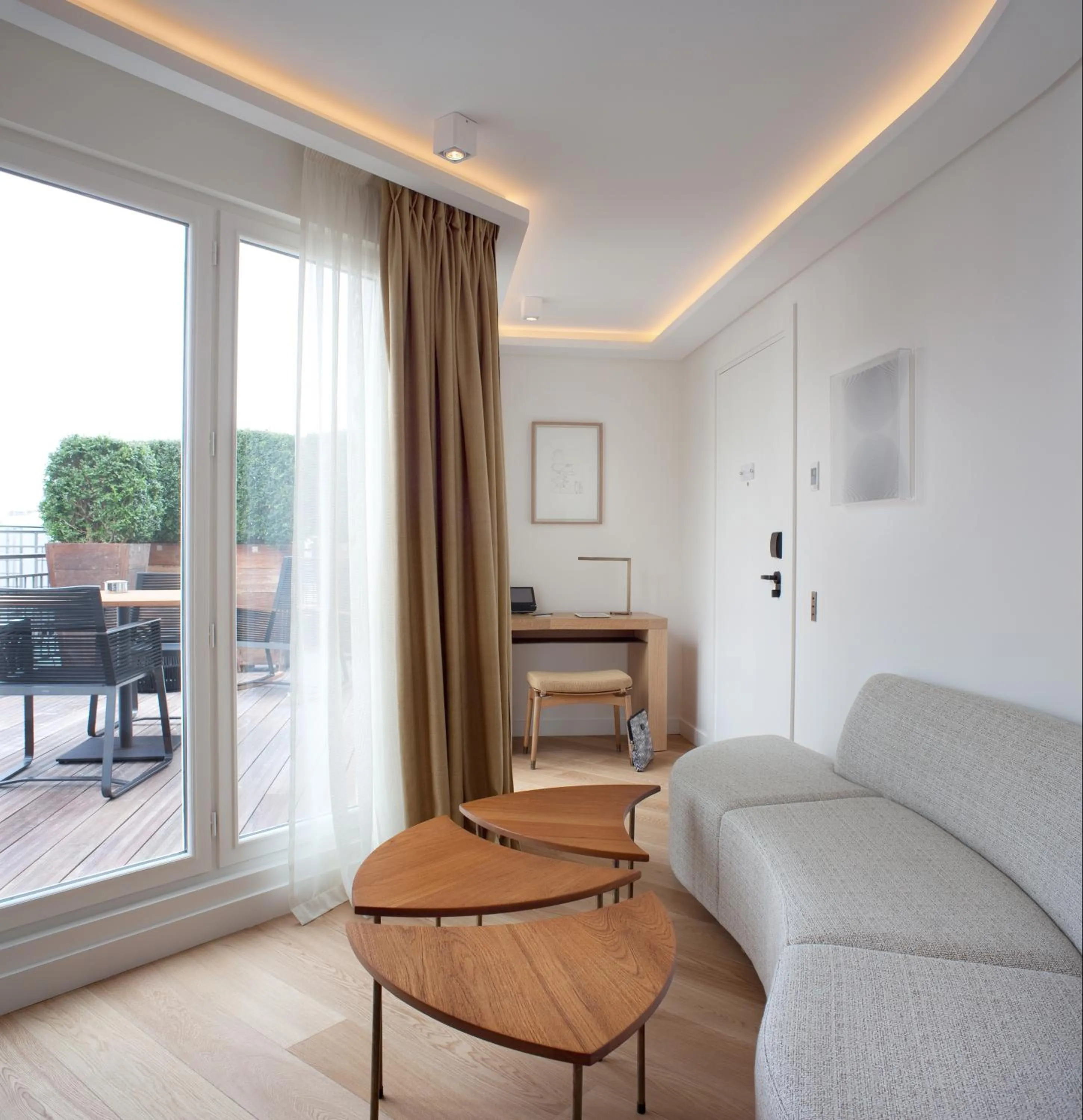 Balcony/Terrace in Hotel Marignan Champs-Elysées