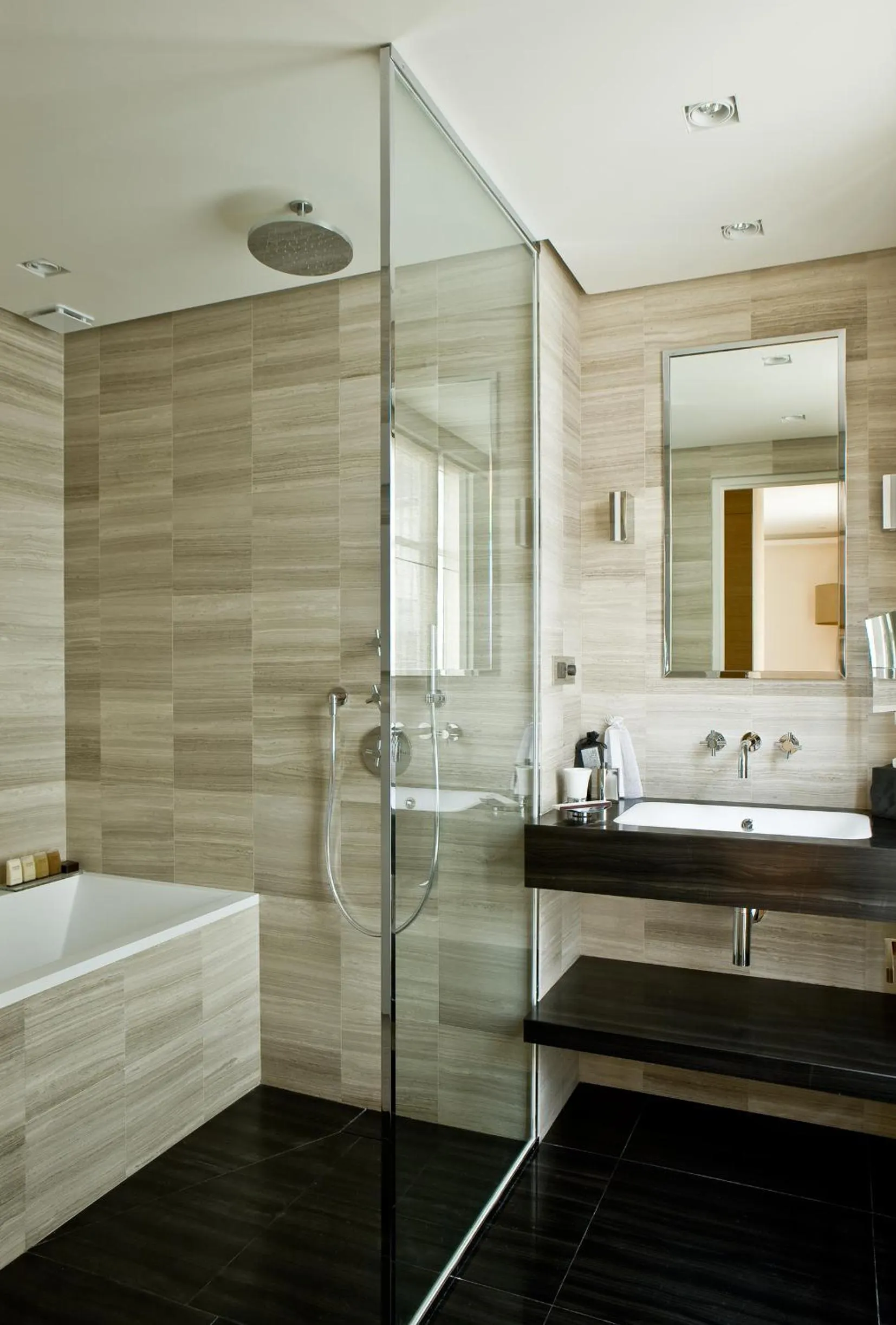 Bathroom in Hotel Marignan Champs-Elysées