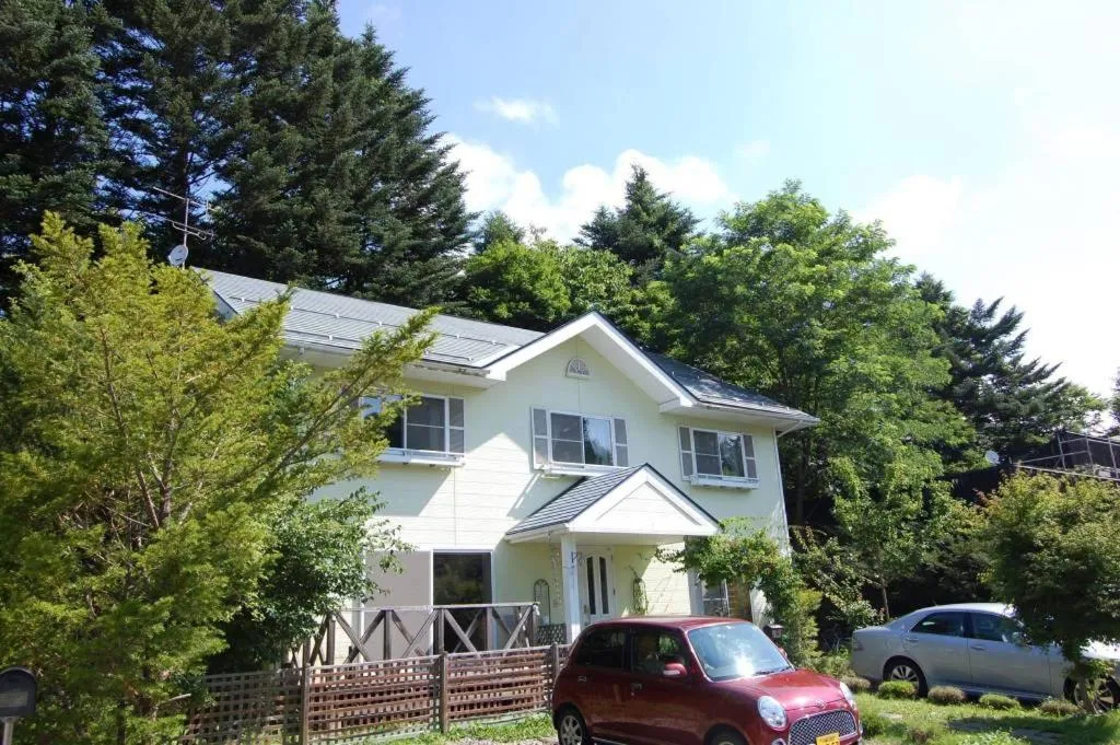 Facade/entrance in Guest House Chaconne Karuizawa