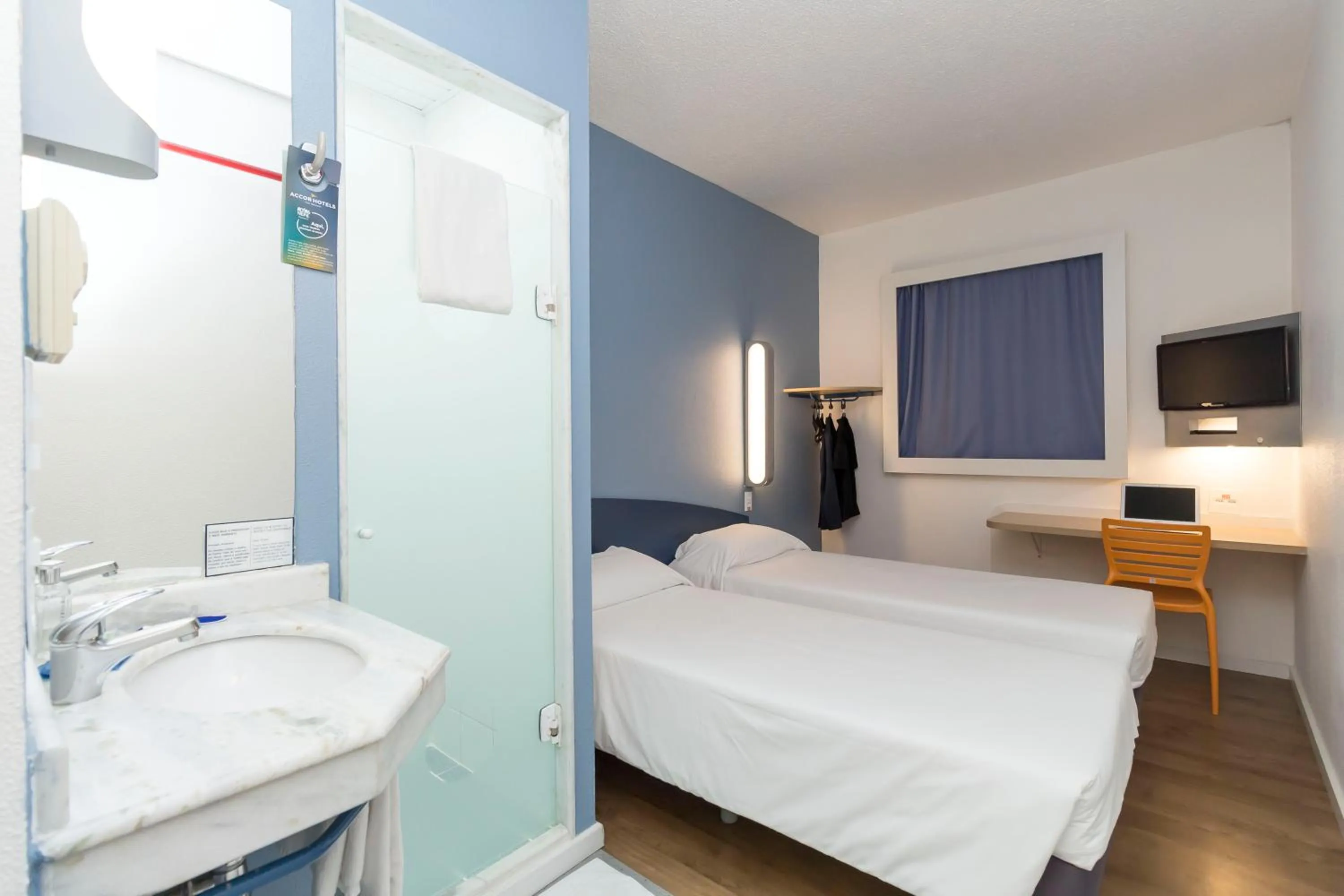 Staff, Bed in ibis budget Curitiba Centro