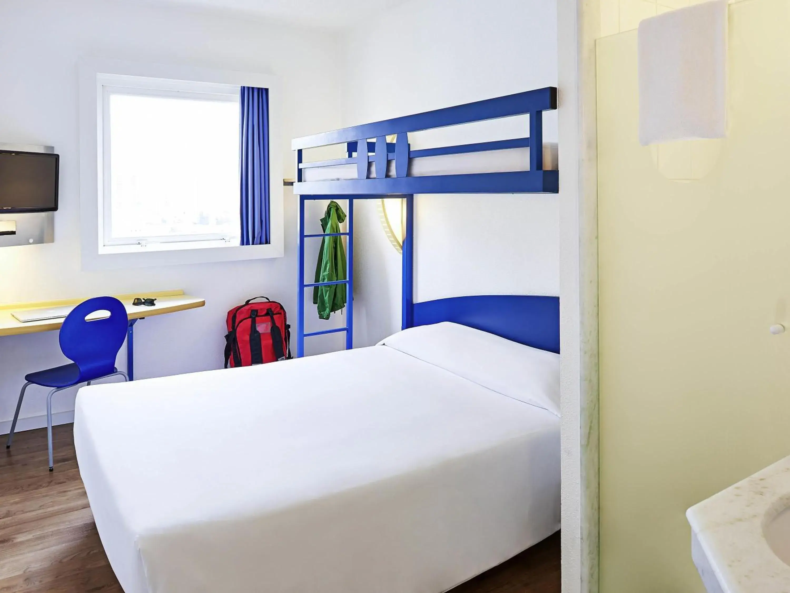 Standard Plus Apartment with One Double Bed and One Bunk Bed in ibis budget Curitiba Centro Standard Plus Apartment with One Double Bed and One Bunk Bed in ibis budget Curitiba Centro
