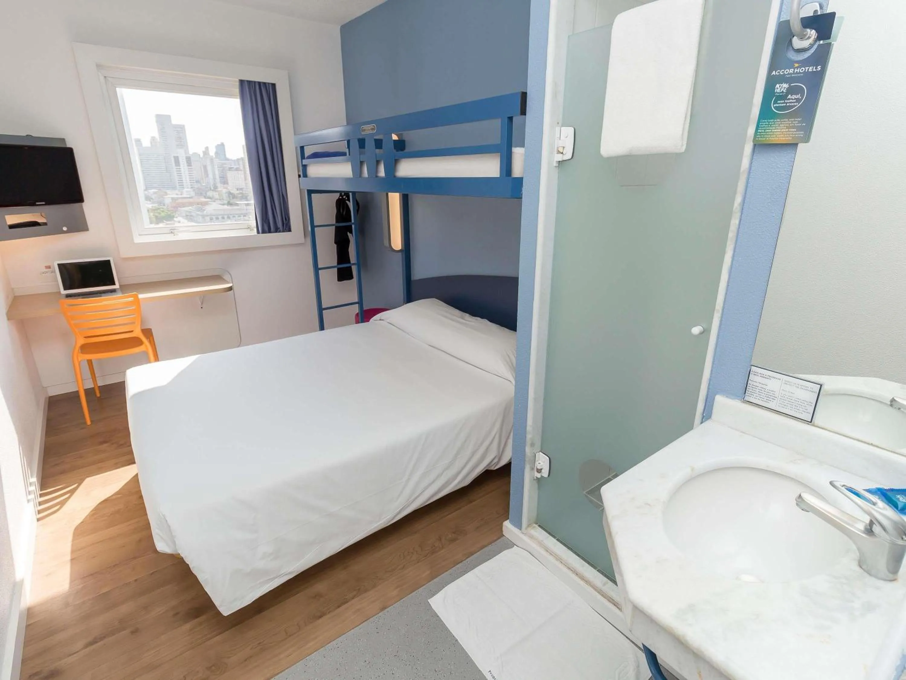 Bedroom, Bed in ibis budget Curitiba Centro