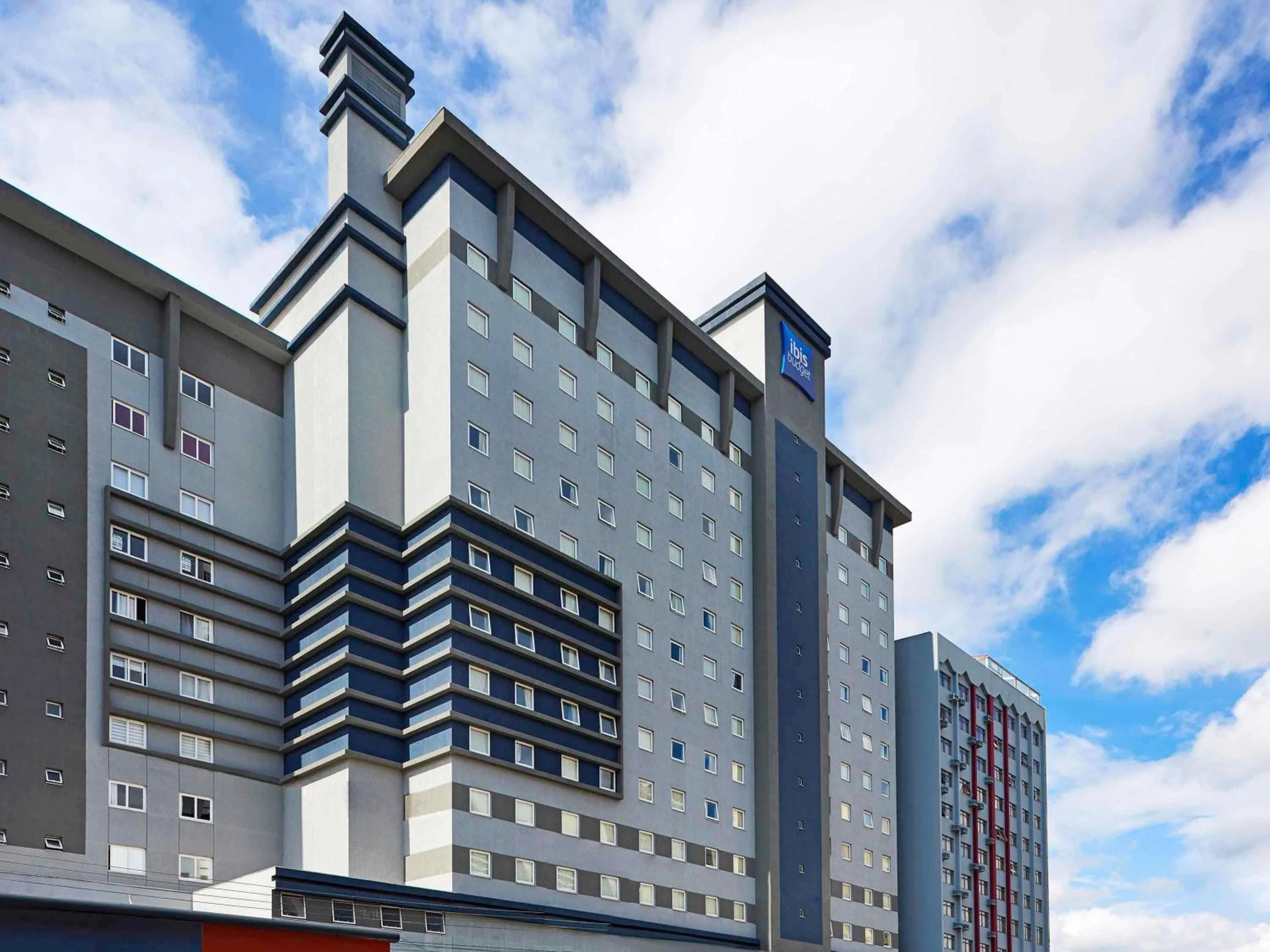 Property building in ibis budget Curitiba Centro