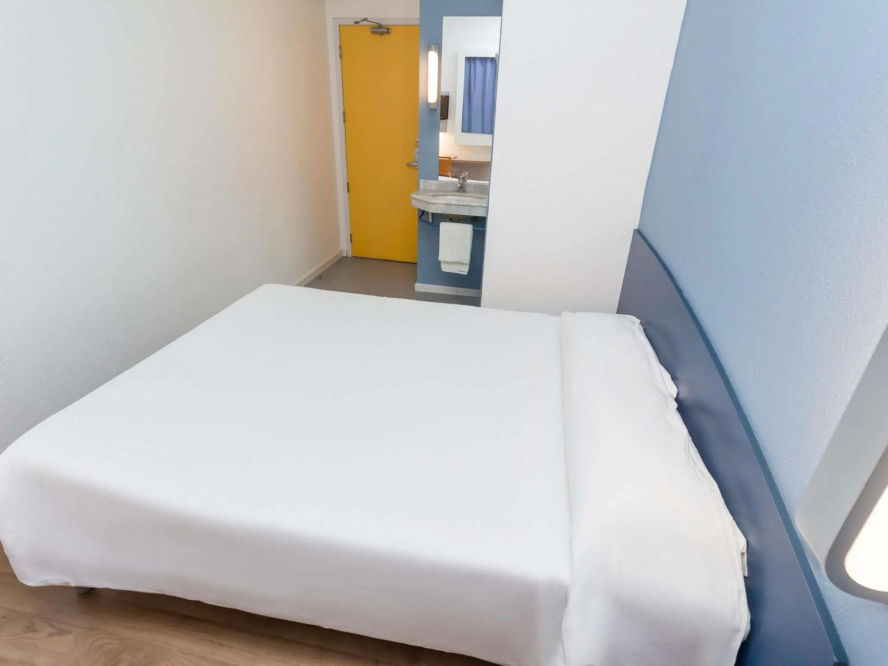 Bedroom, Bed in ibis budget Curitiba Centro