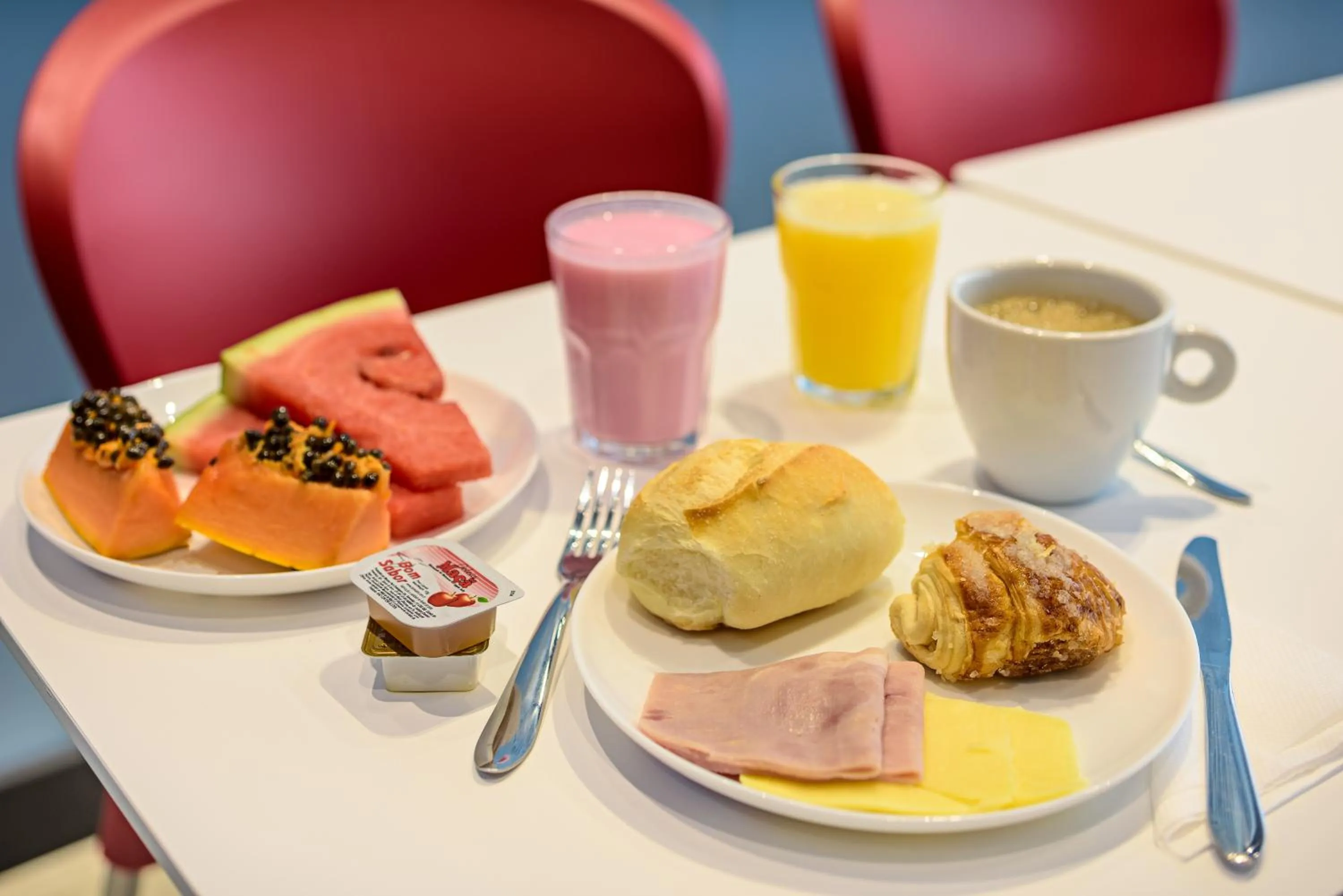 Food and drinks in ibis budget Curitiba Centro