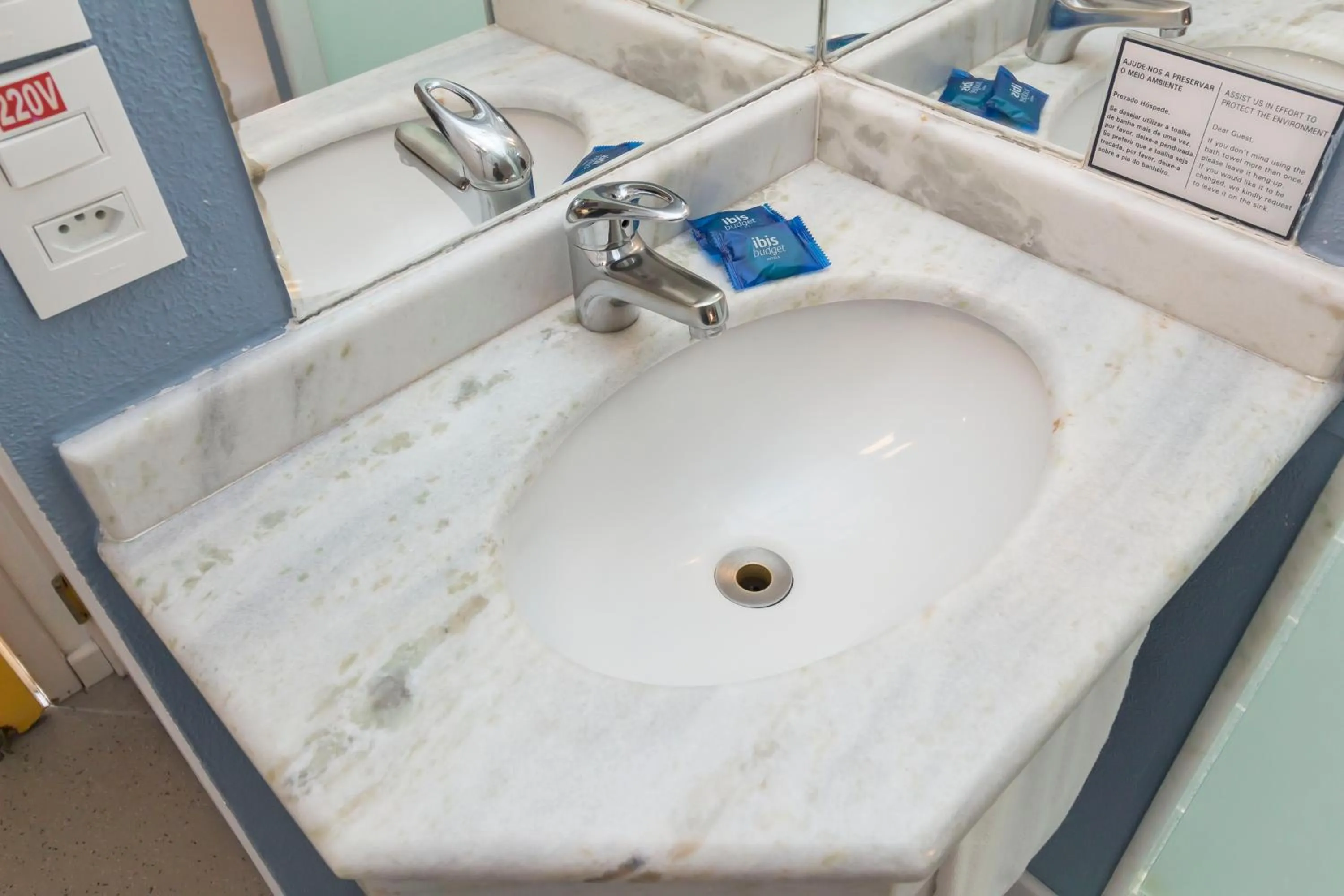 Bathroom in ibis budget Curitiba Centro