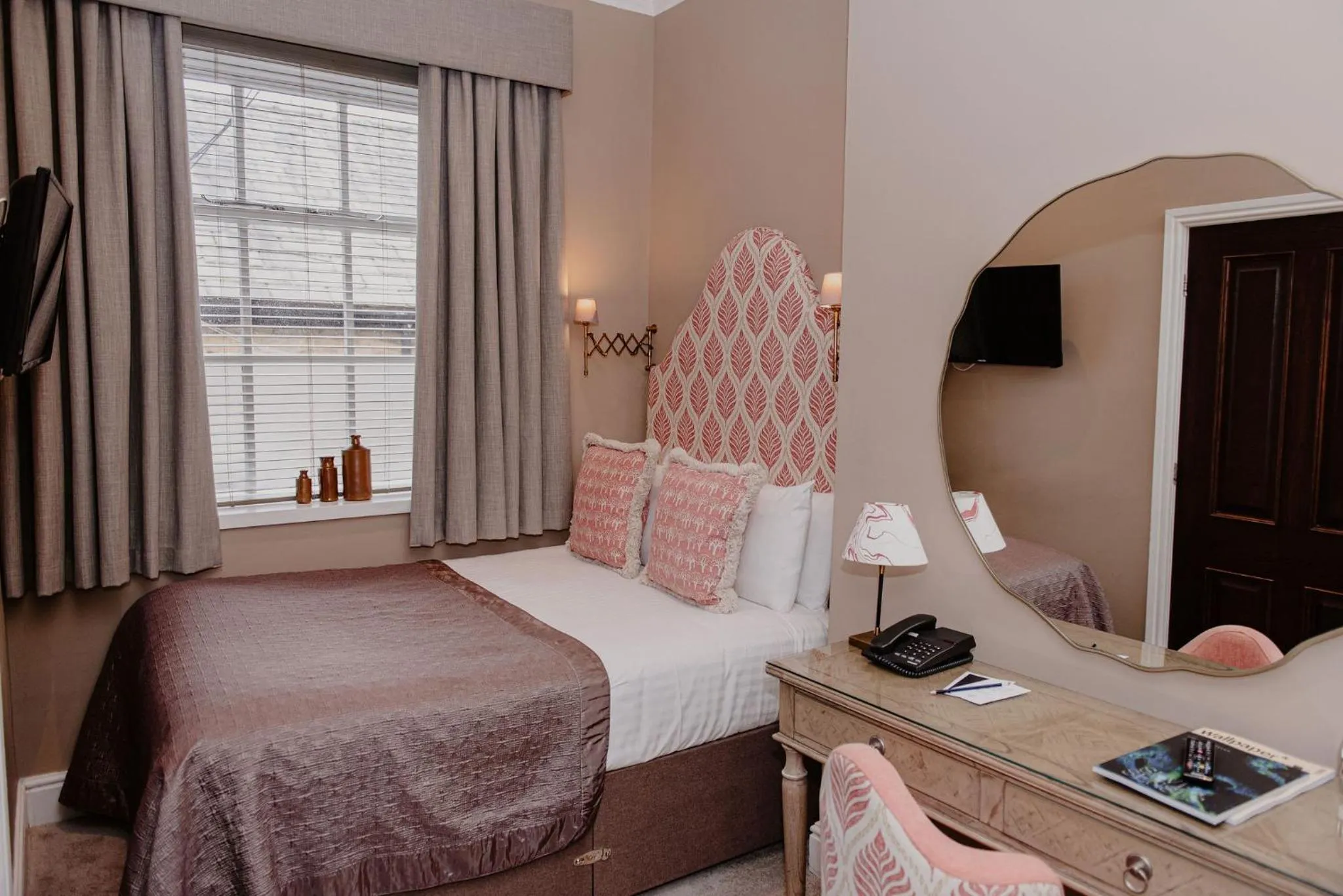 Bed in Woodlands Hotel