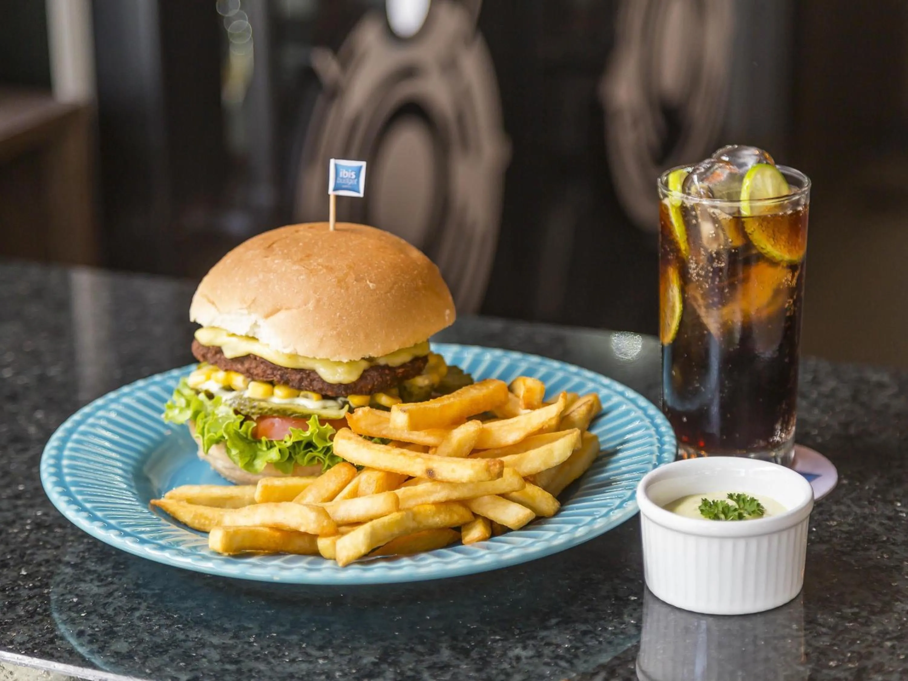 Lounge or bar in ibis budget Blumenau