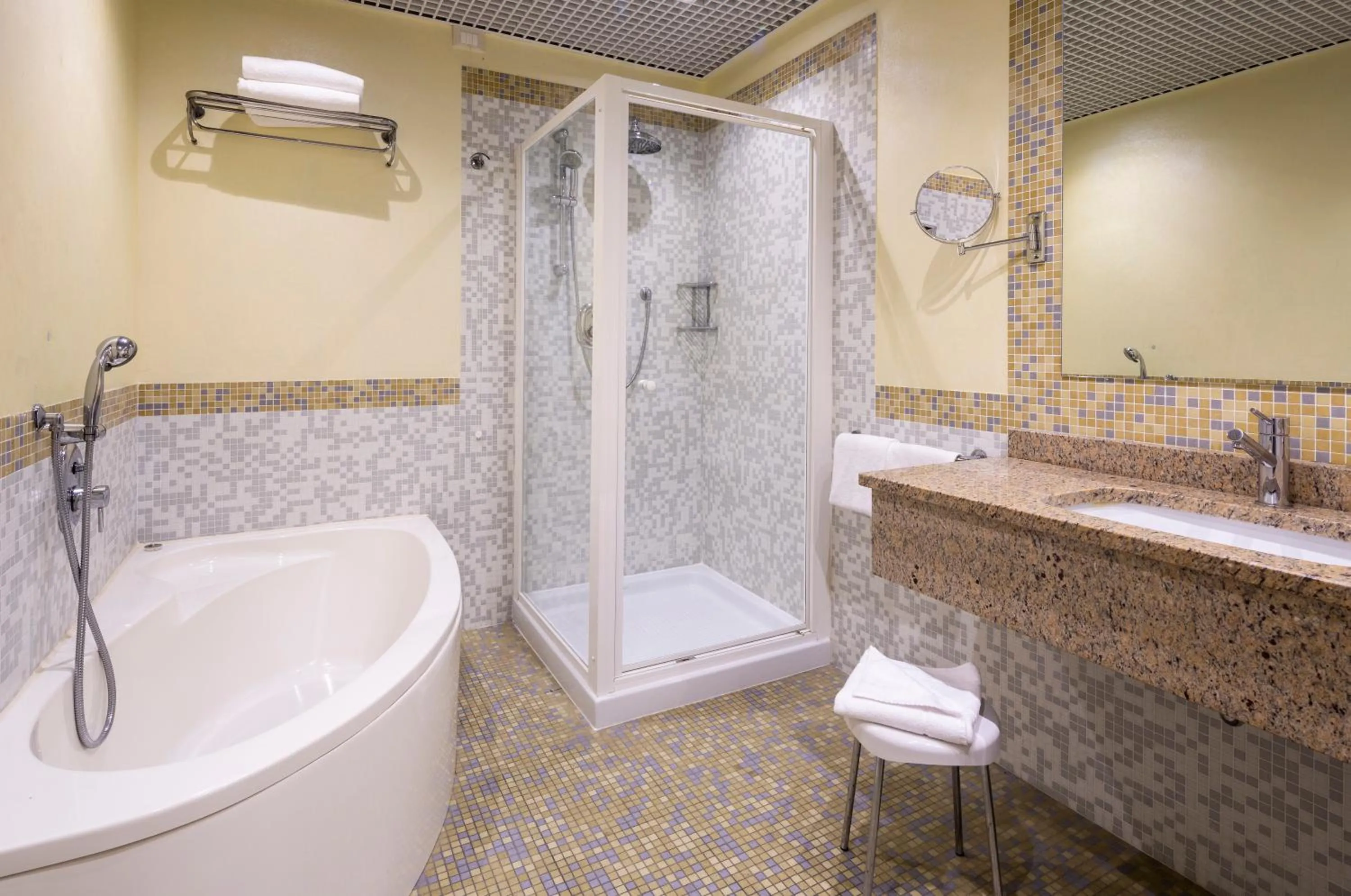 Bathroom in Crowne Plaza Venice East by IHG
