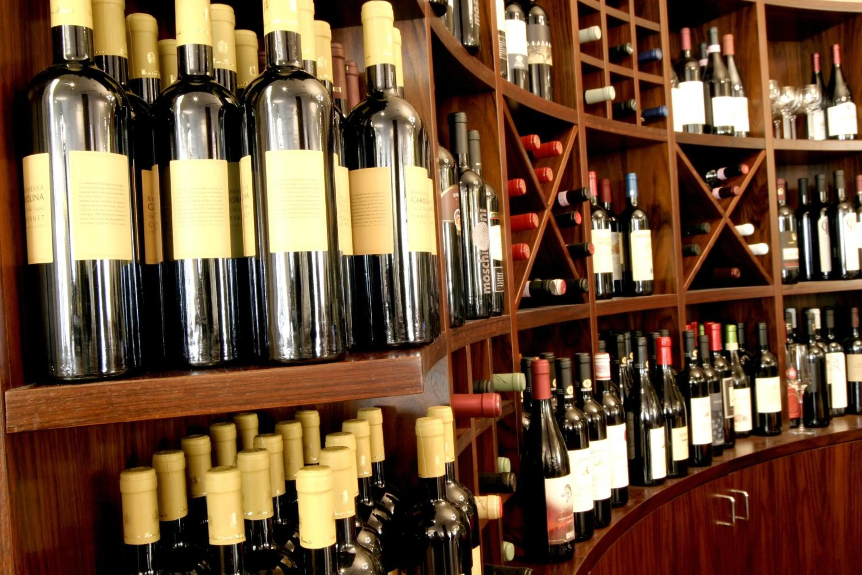 Lounge or bar in Crowne Plaza Venice East by IHG