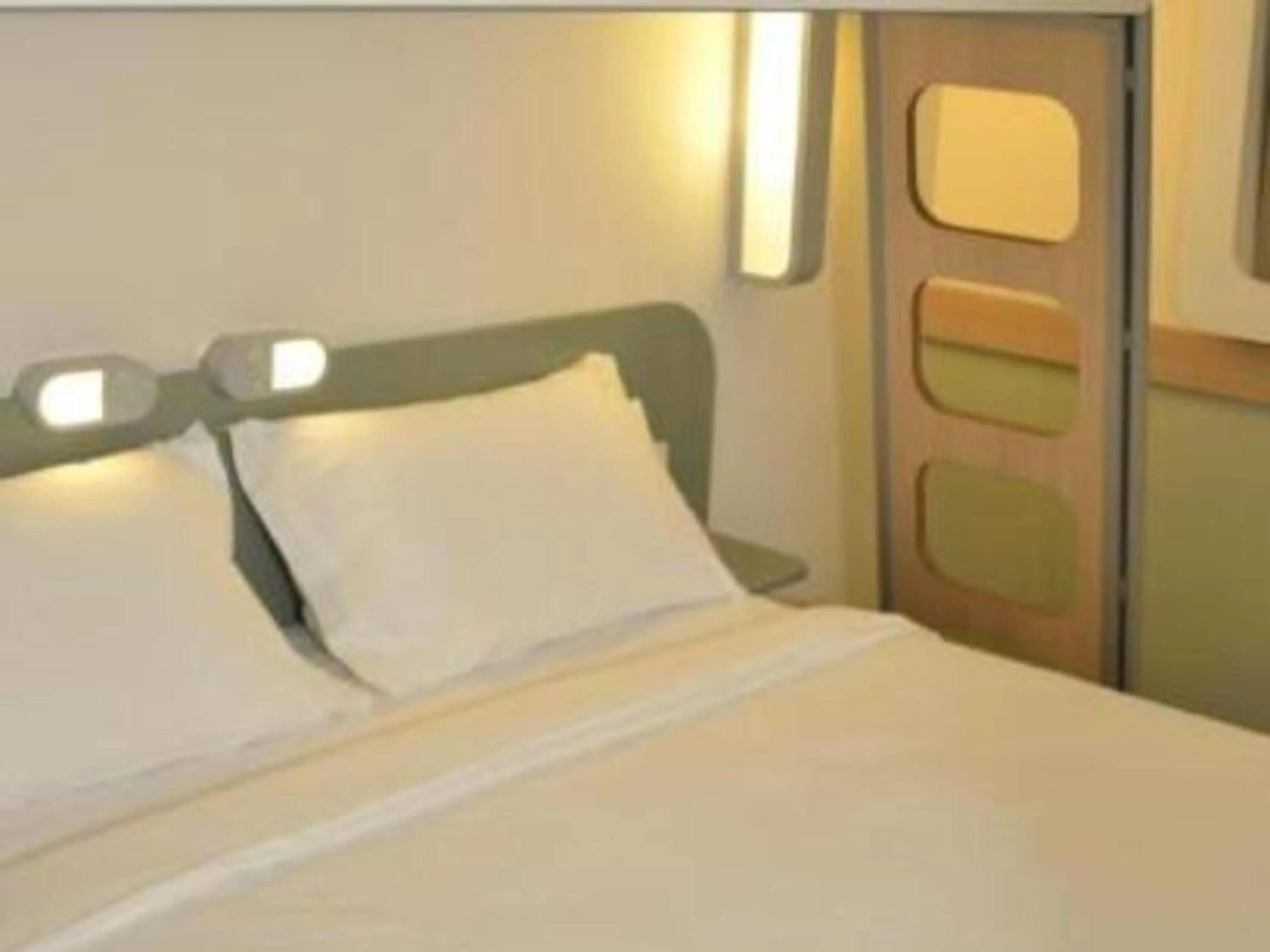 Bedroom, Bed in ibis budget Curitiba Aeroporto