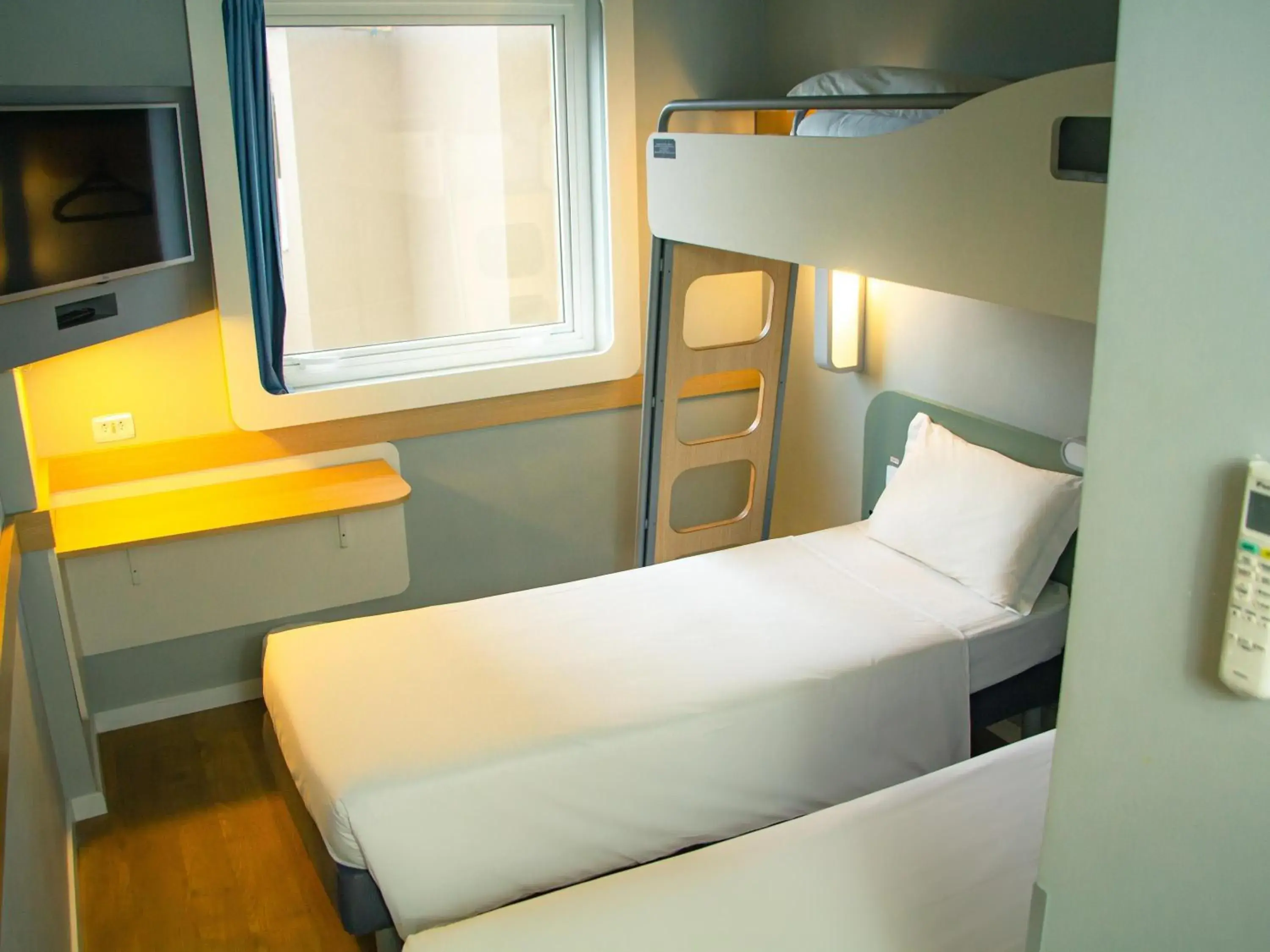 Standard Triple Room with Three Single Beds - single occupancy in ibis budget Curitiba Aeroporto Standard Triple Room with Three Single Beds - single occupancy in ibis budget Curitiba Aeroporto