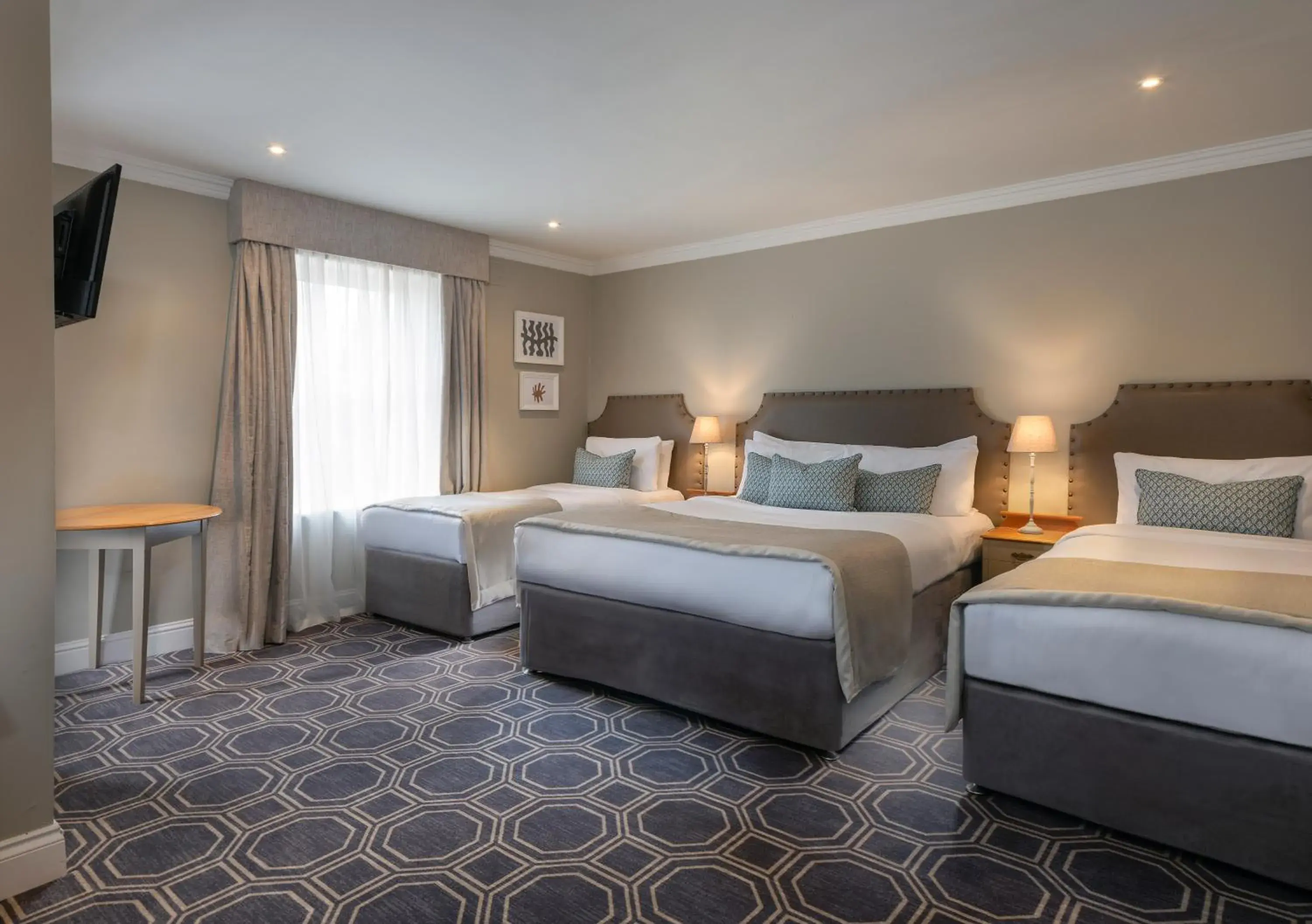 Family Room in Castle Oaks House Hotel Family Room in Castle Oaks House Hotel