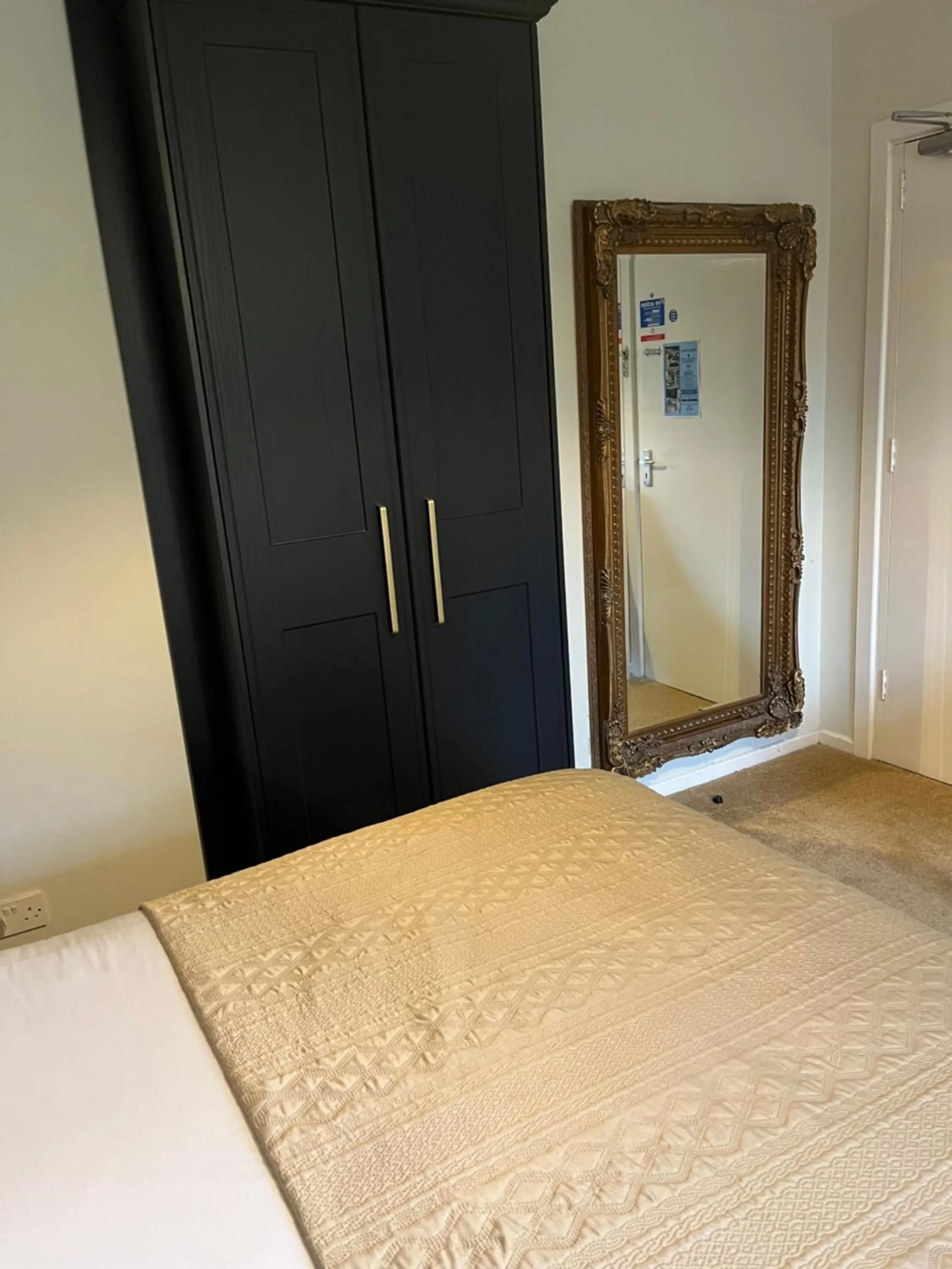 Bed in Overdale Motel