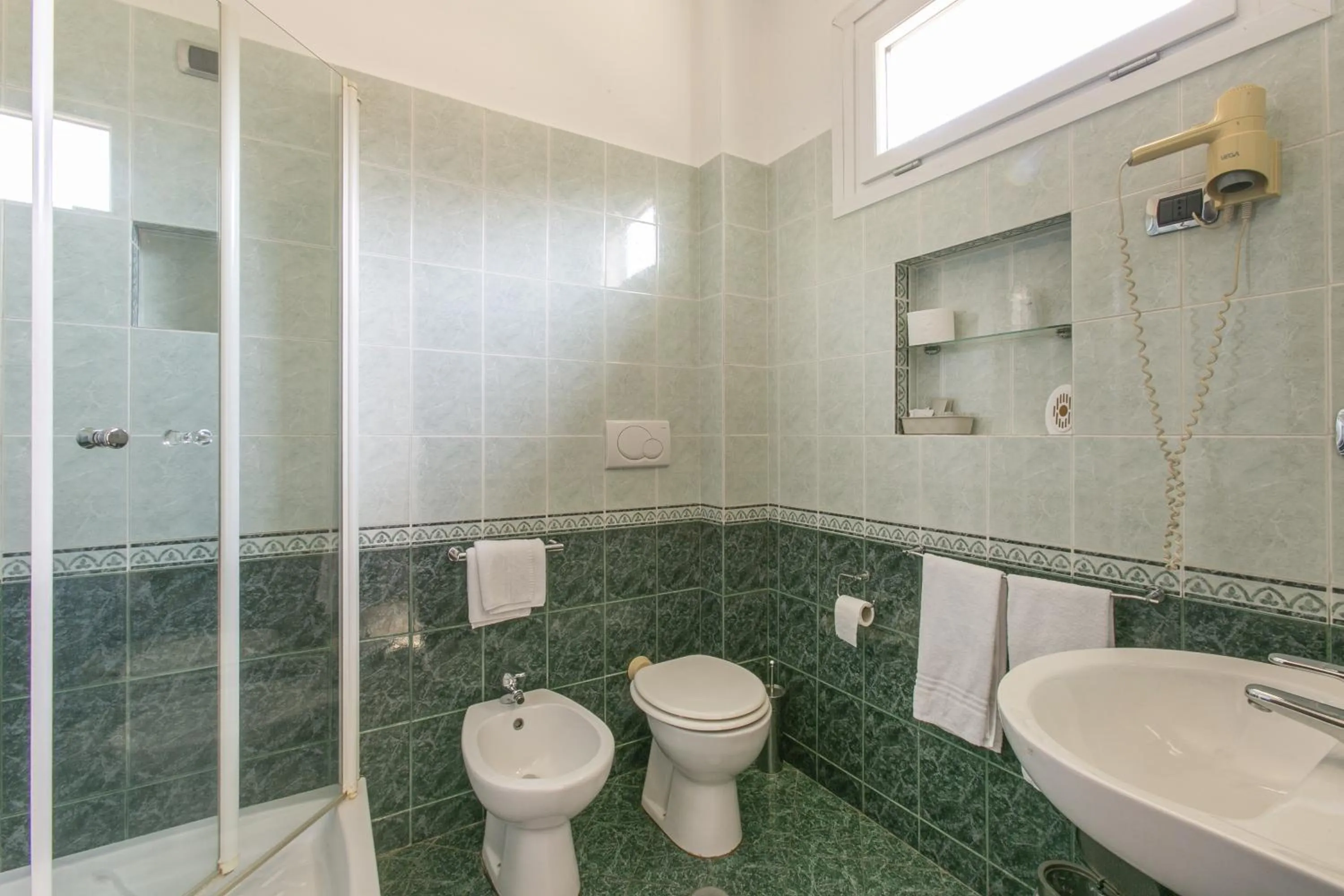 Shower in Hotel Boomerang