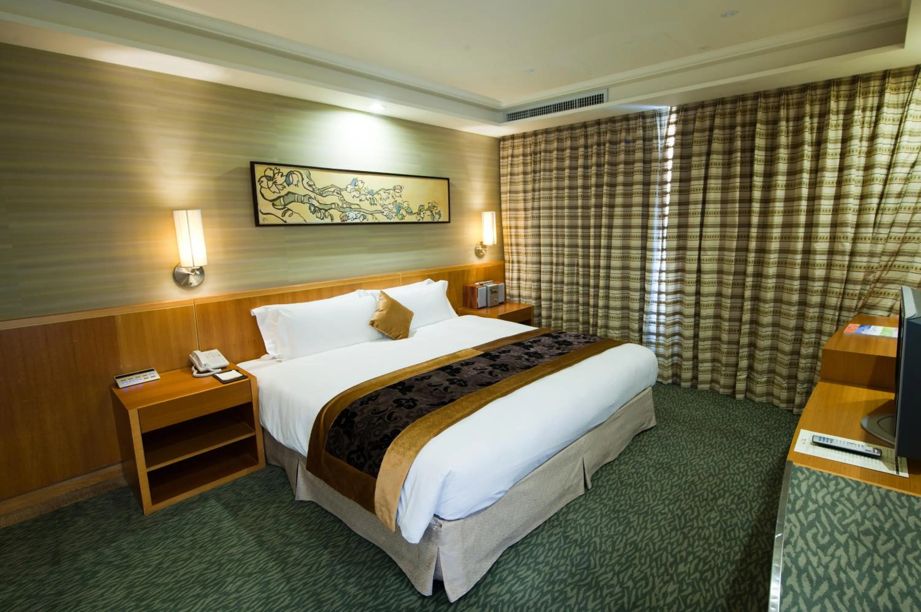 Bed in Nice Prince Hotel