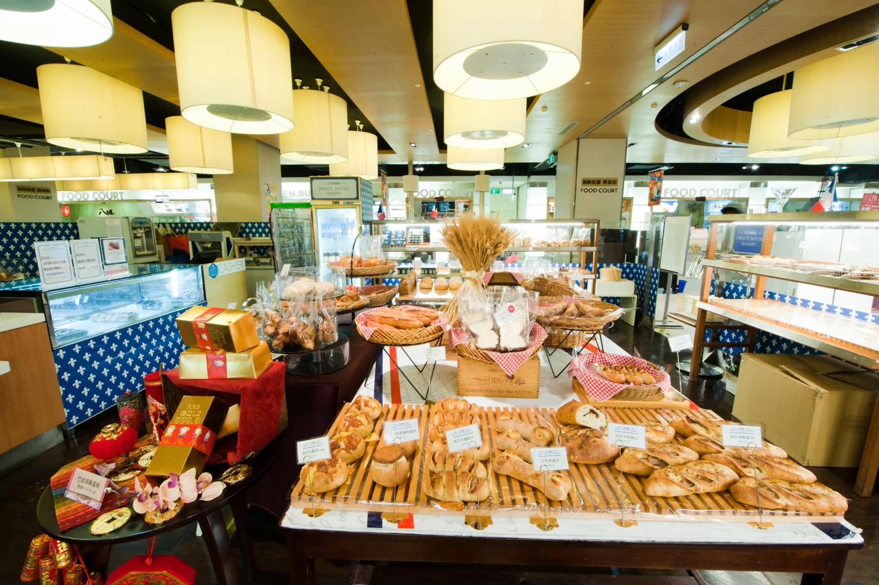 Food and drinks in Nice Prince Hotel