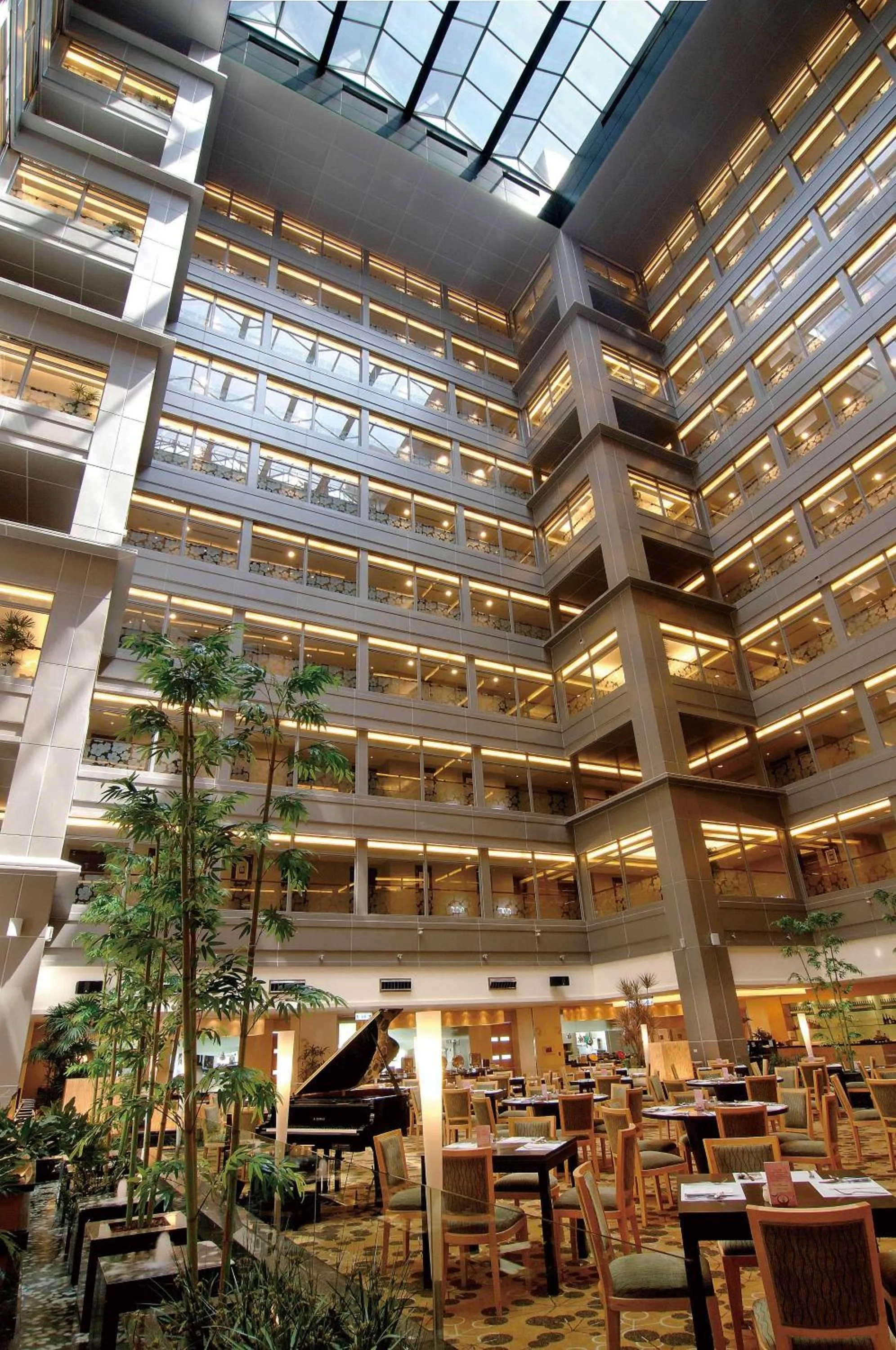 Restaurant/places to eat in Nice Prince Hotel