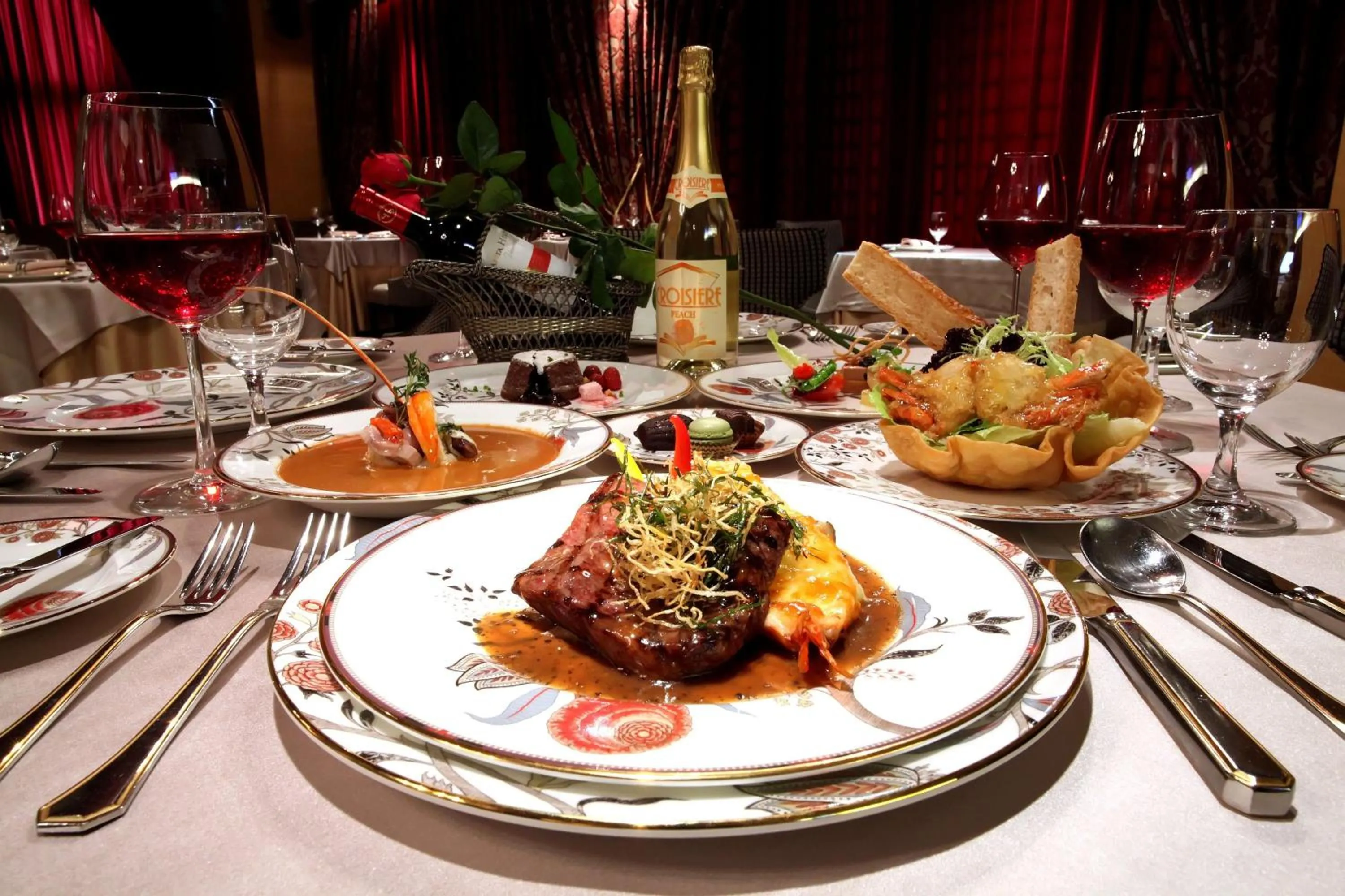 Restaurant/places to eat in Nice Prince Hotel