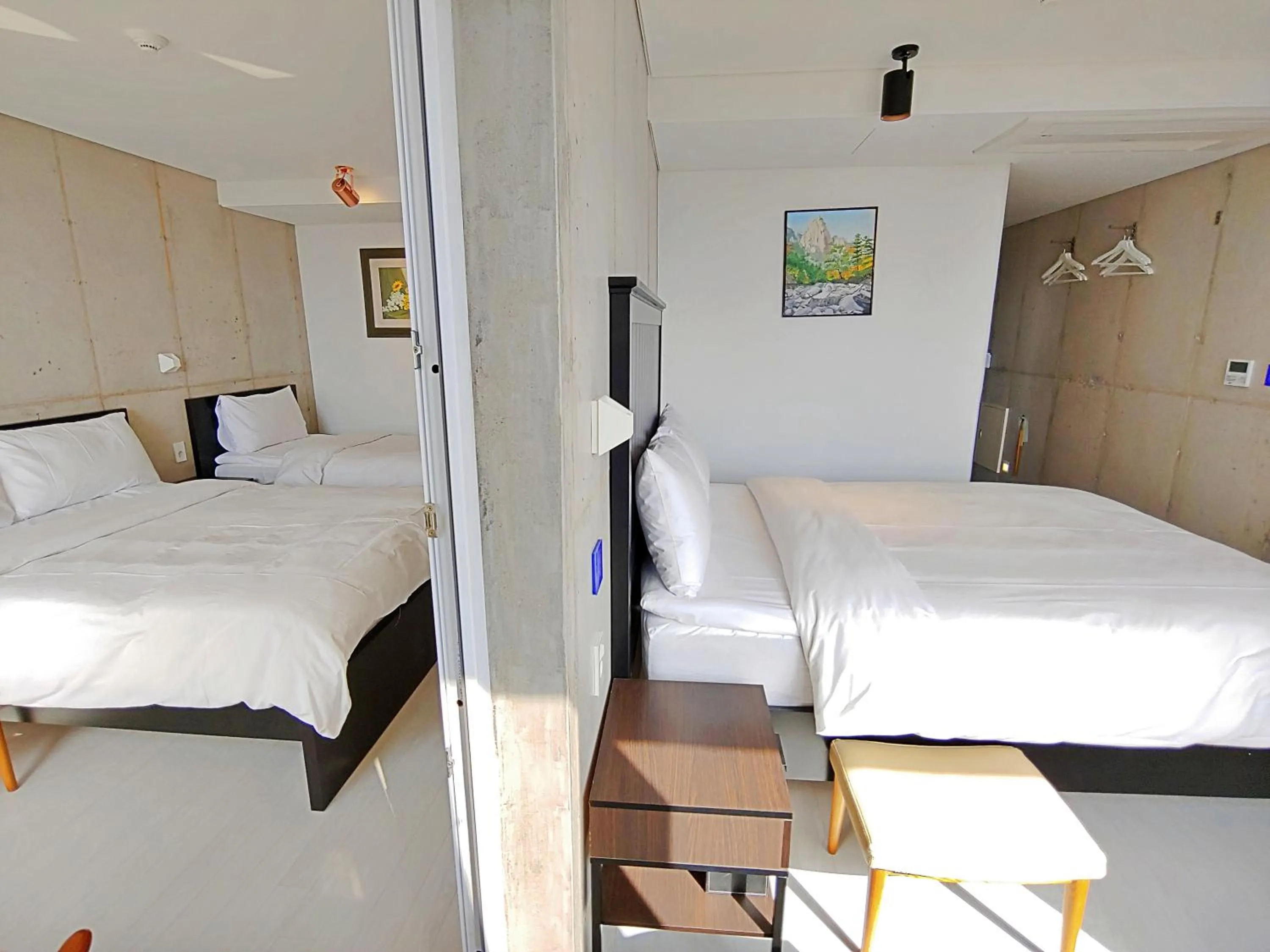 Photo of the whole room, Bed in Hotel Stay Interview Jeju