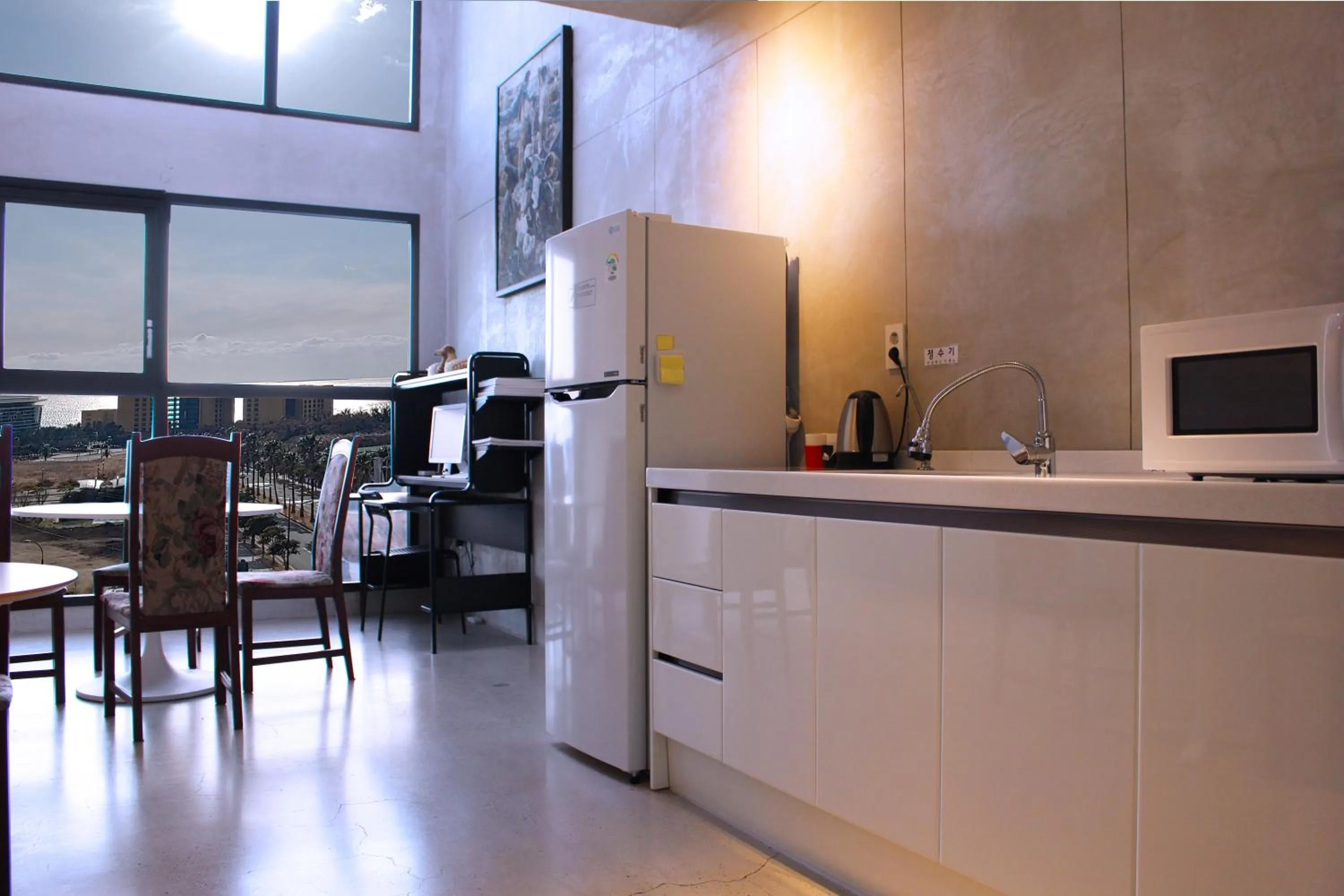 Communal lounge/ TV room in Hotel Stay Interview Jeju