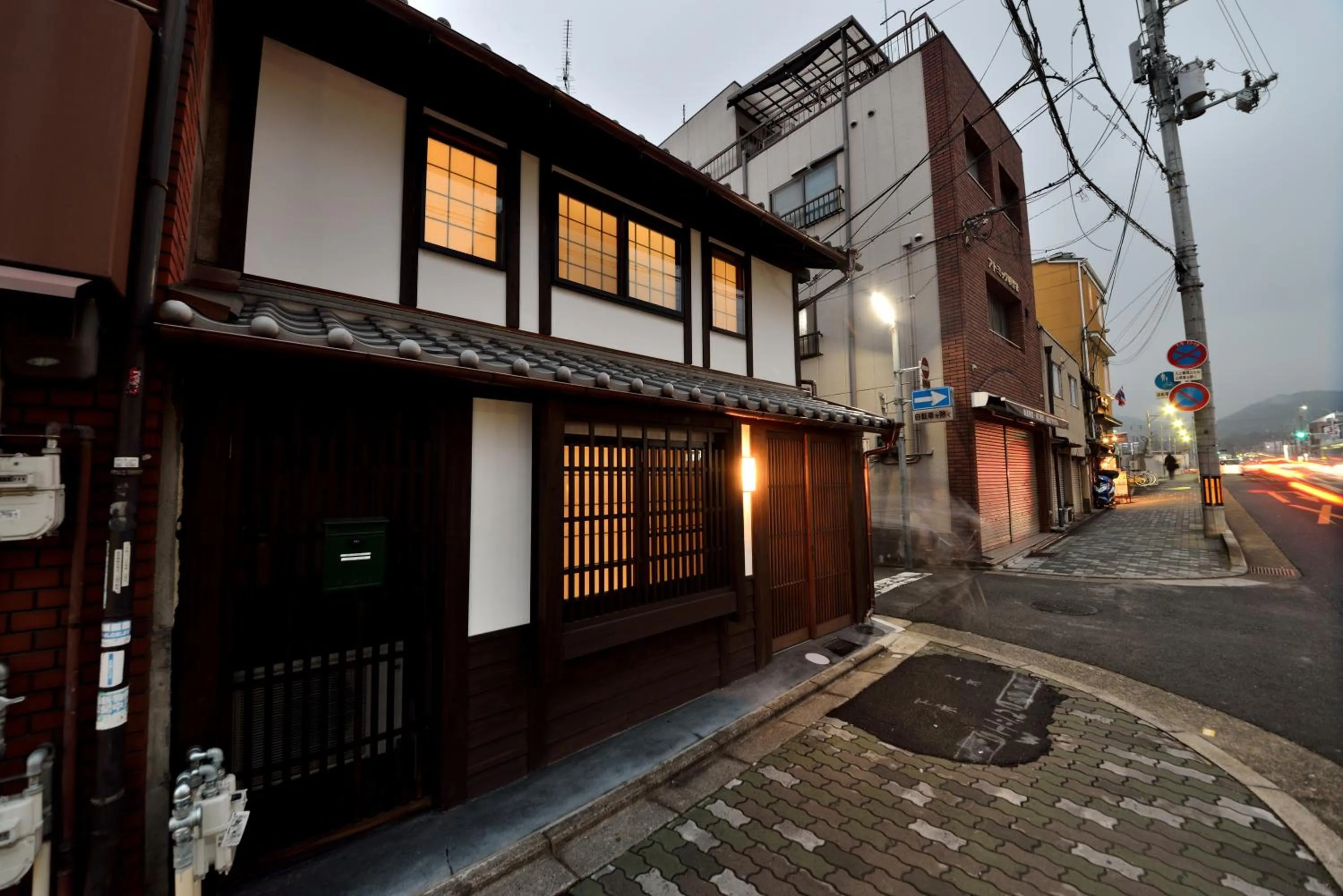 Facade/entrance in Machiya Kamo River 7
