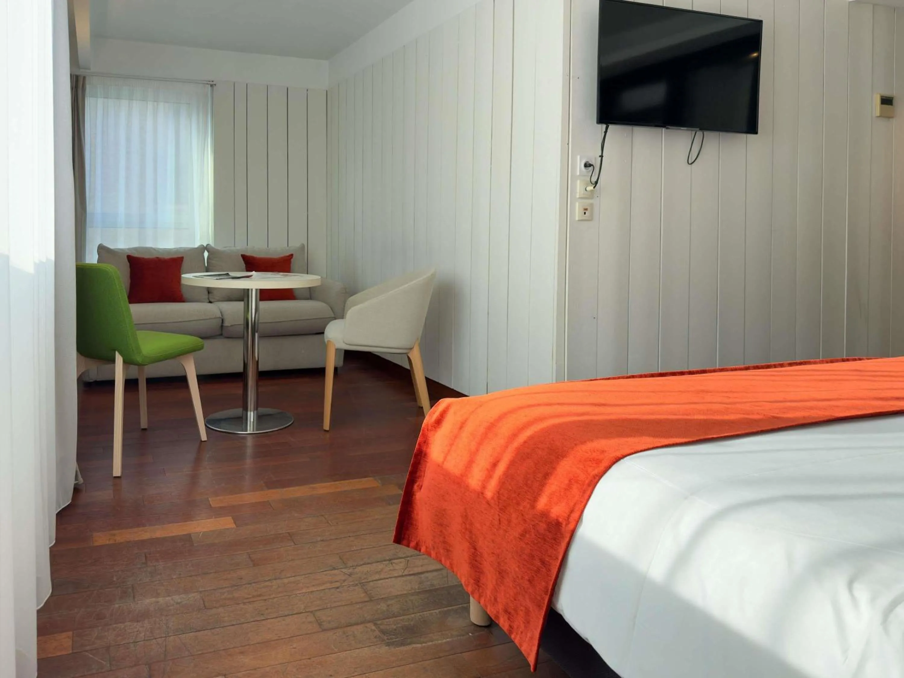 Bedroom, Bed in Mercure Dieppe La Présidence