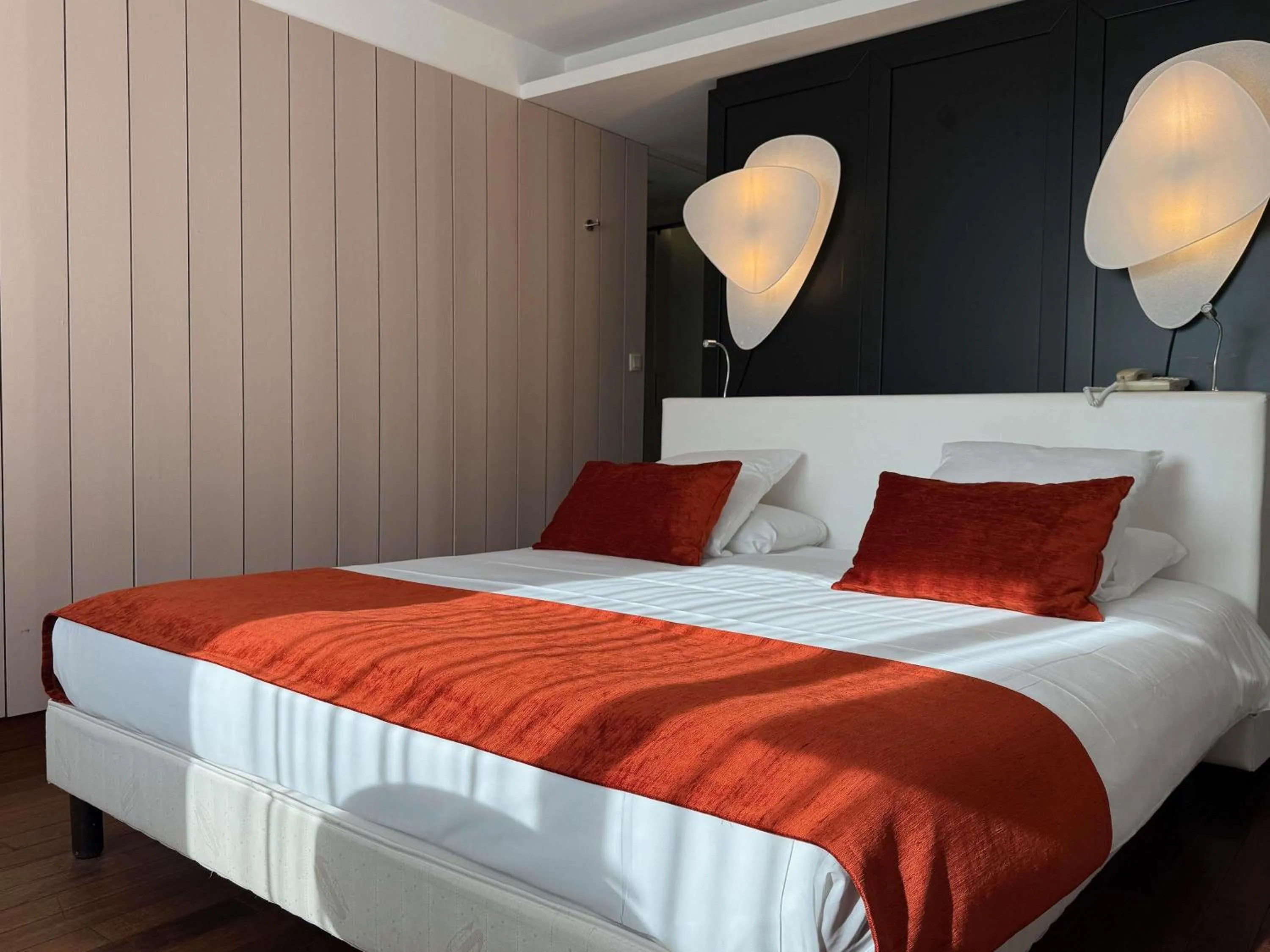 Bedroom, Bed in Mercure Dieppe La Présidence