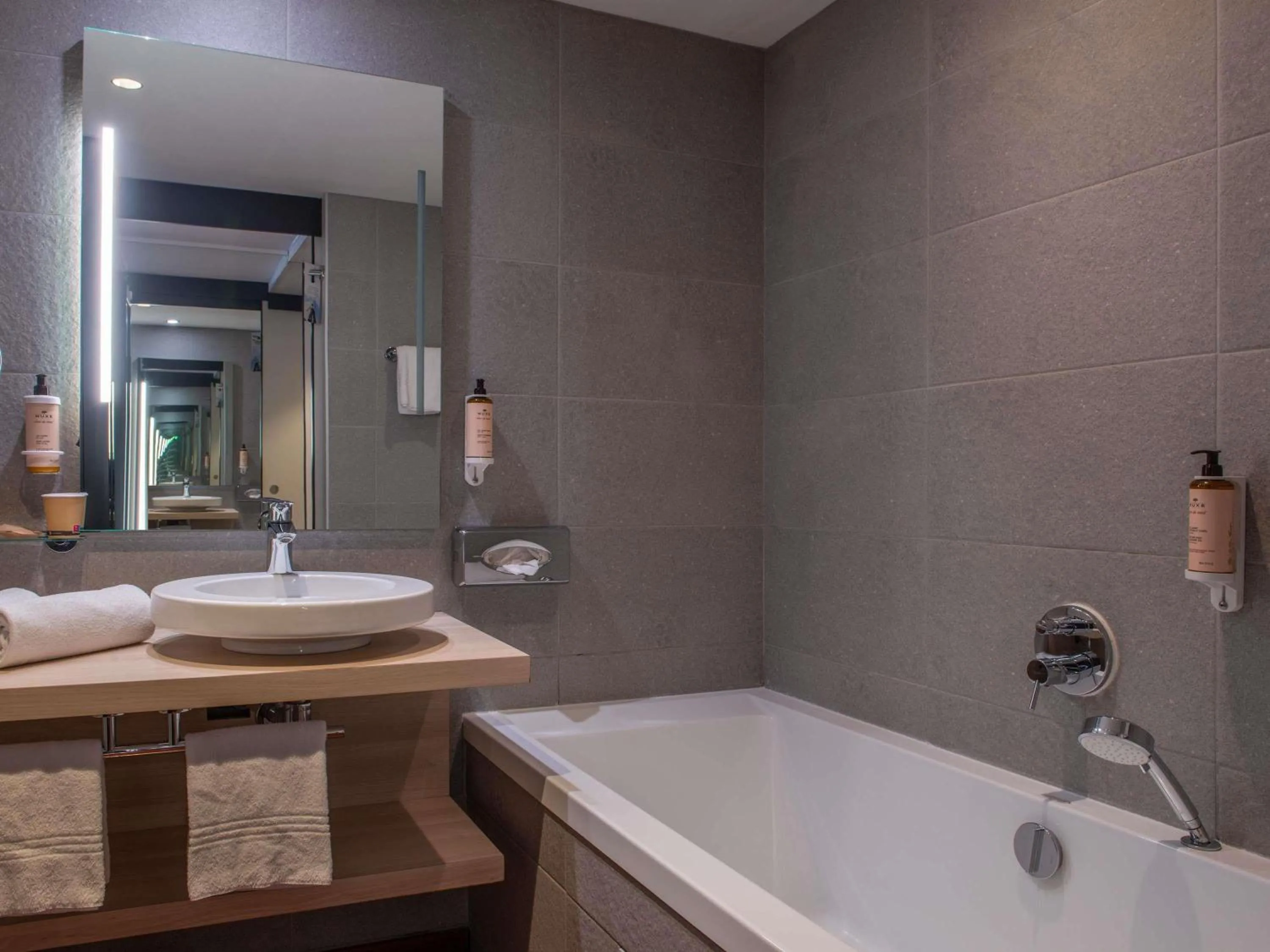 Bedroom in Mercure Dieppe La Présidence