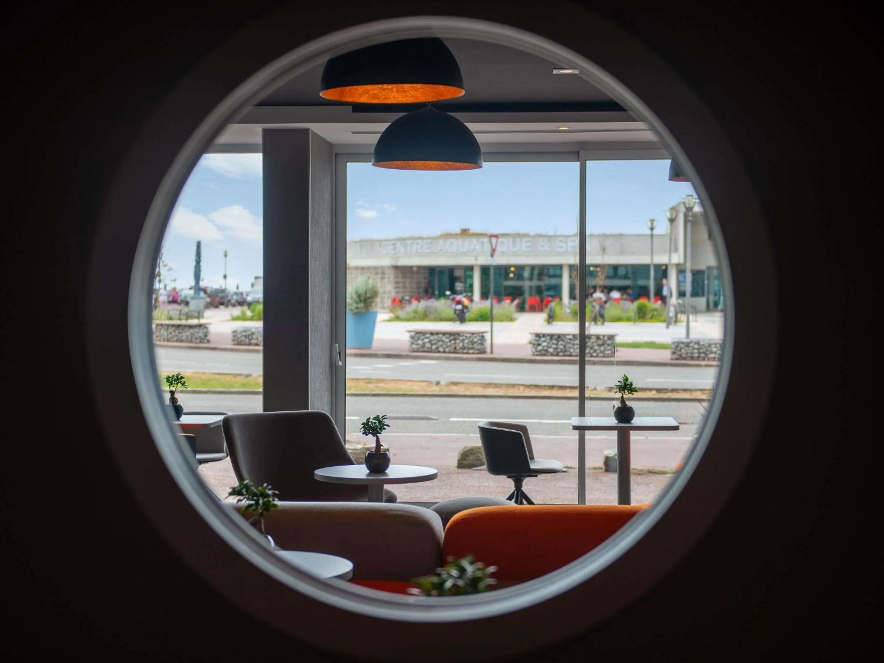 Lounge or bar in Mercure Dieppe La Présidence