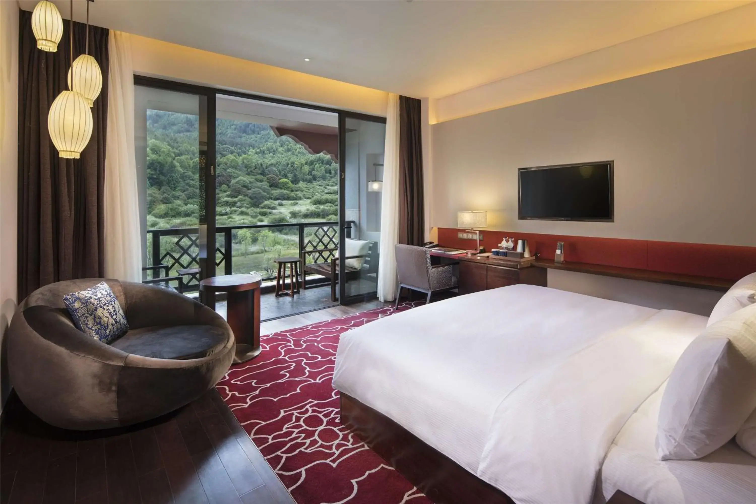 Deluxe King Room in Hilton Linzhi Resort Deluxe King Room in Hilton Linzhi Resort