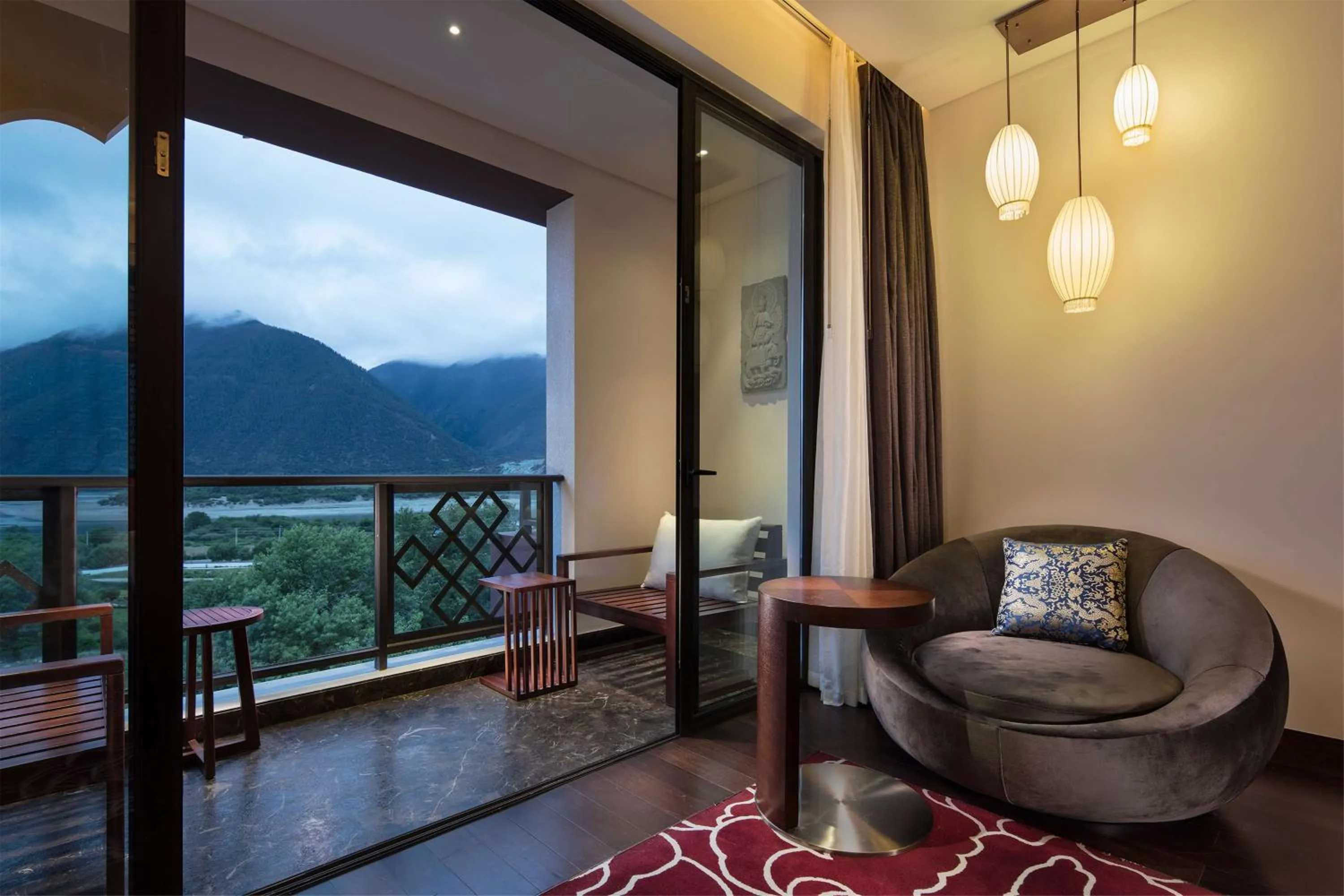 Living room in Hilton Linzhi Resort