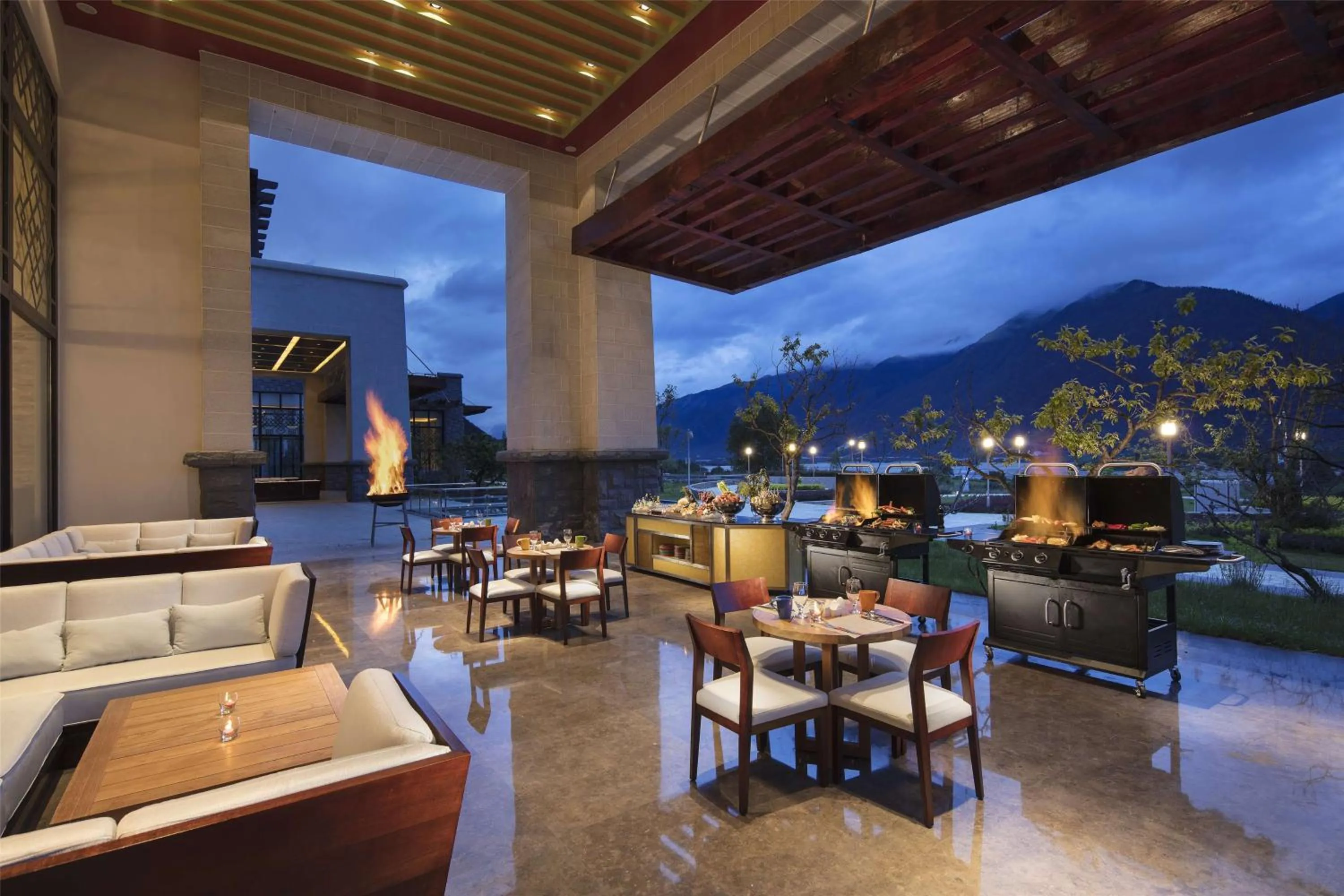 Restaurant/places to eat in Hilton Linzhi Resort