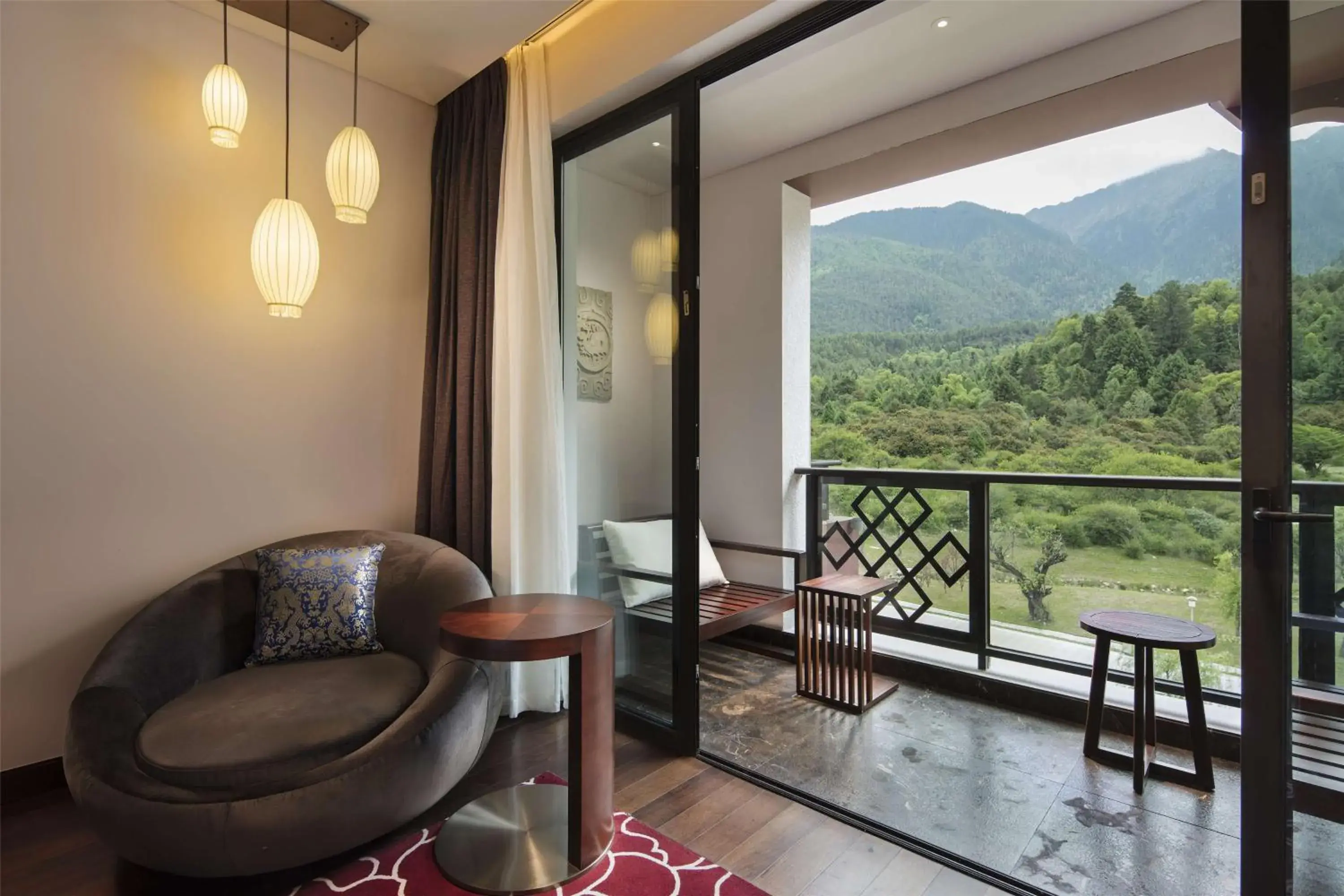 King Guest Room in Hilton Linzhi Resort King Guest Room in Hilton Linzhi Resort