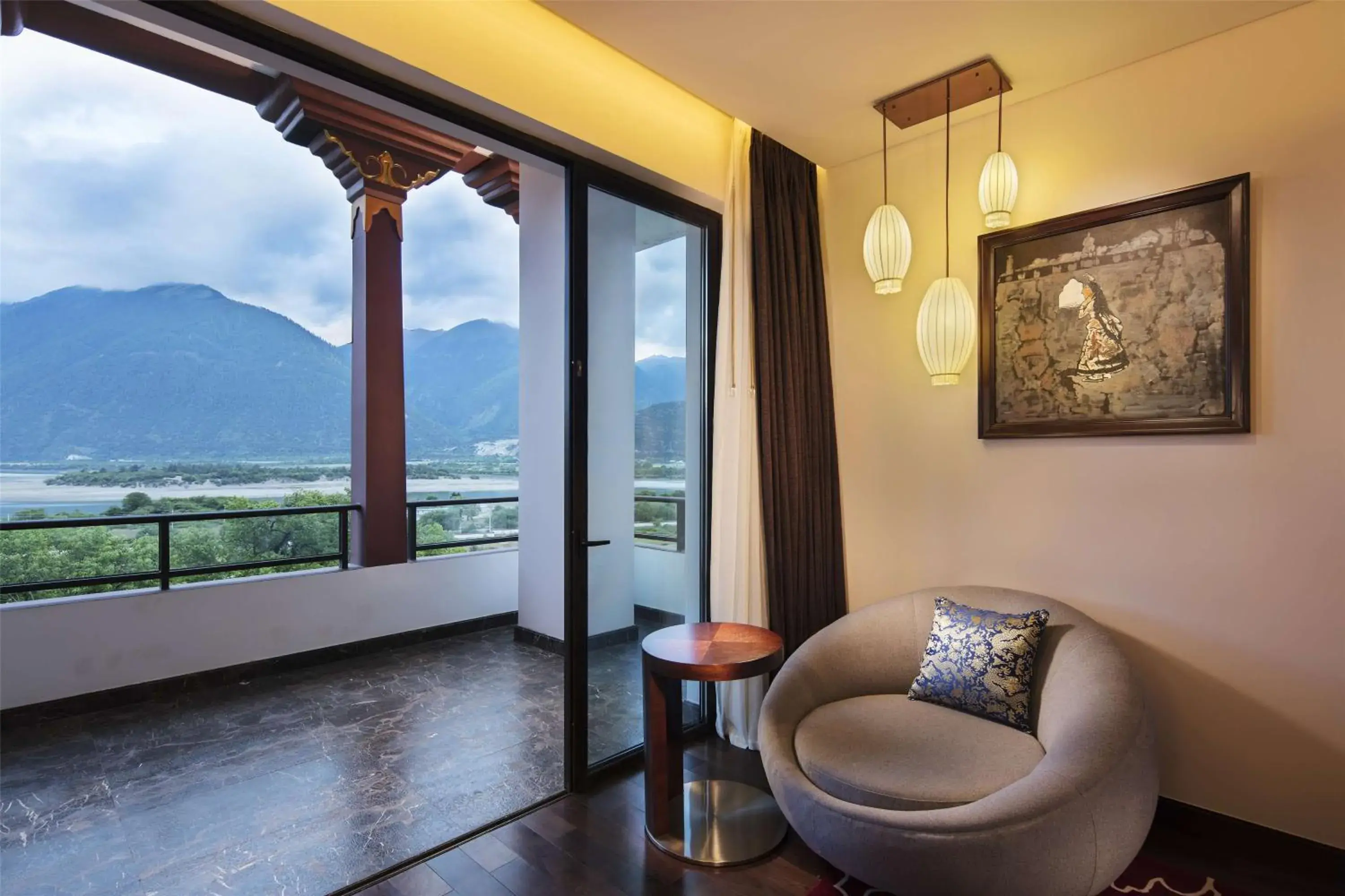 One-Bedroom Deluxe Suite in Hilton Linzhi Resort One-Bedroom Deluxe Suite in Hilton Linzhi Resort